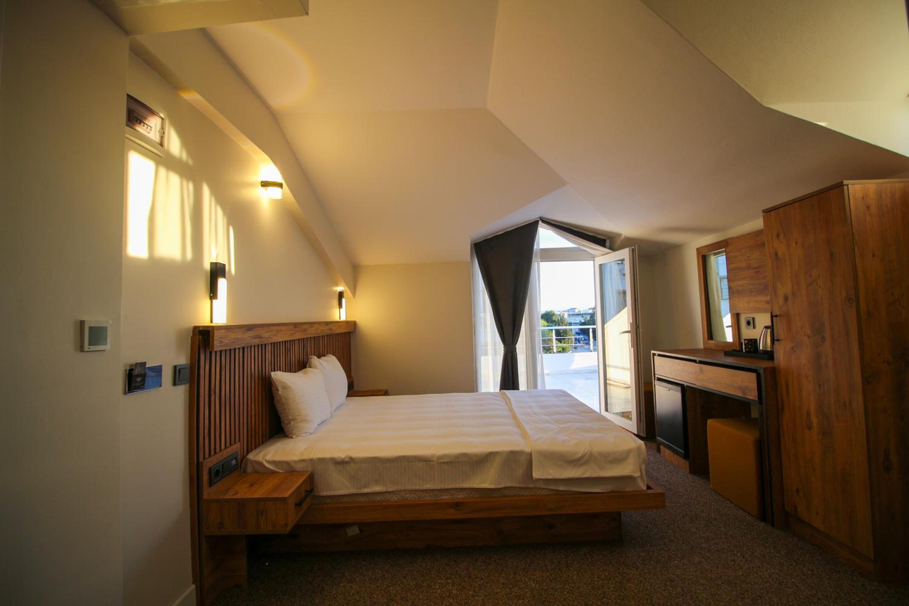King Room with Spa Bath