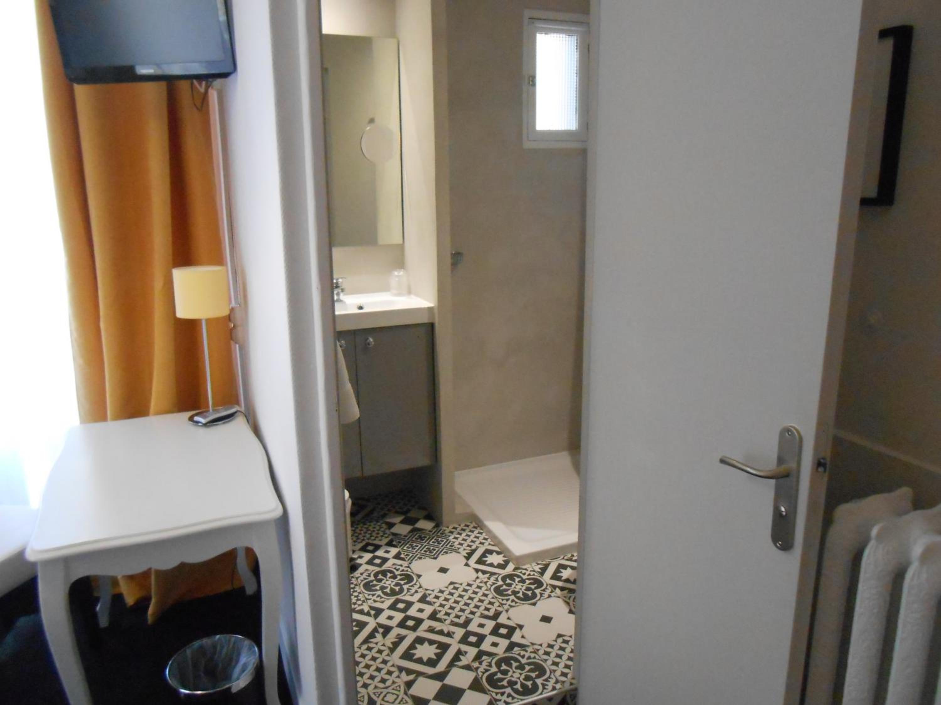 Standard Double Room - Photo 5