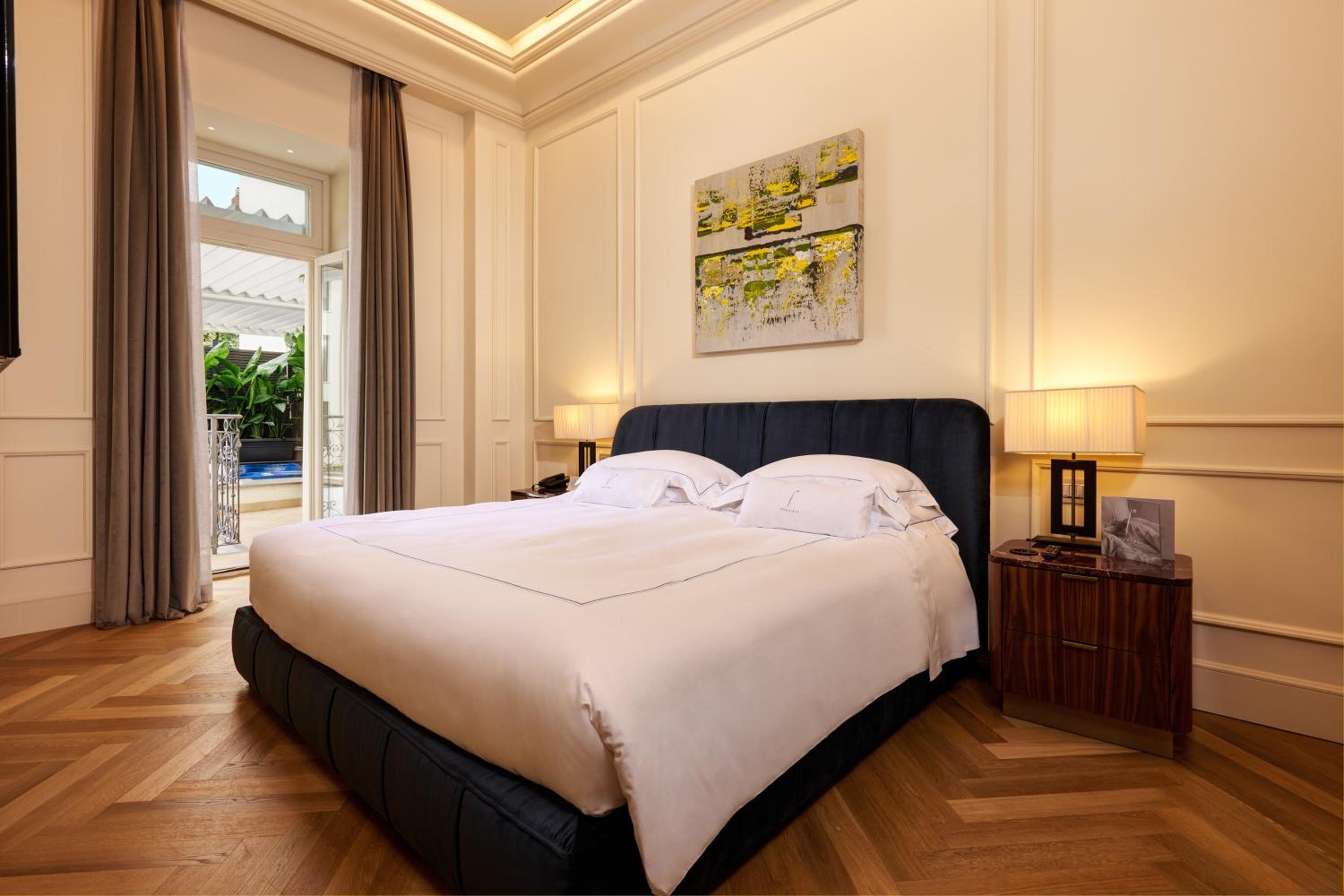 Presidential Suite (Non Smoking) thumbnail 6