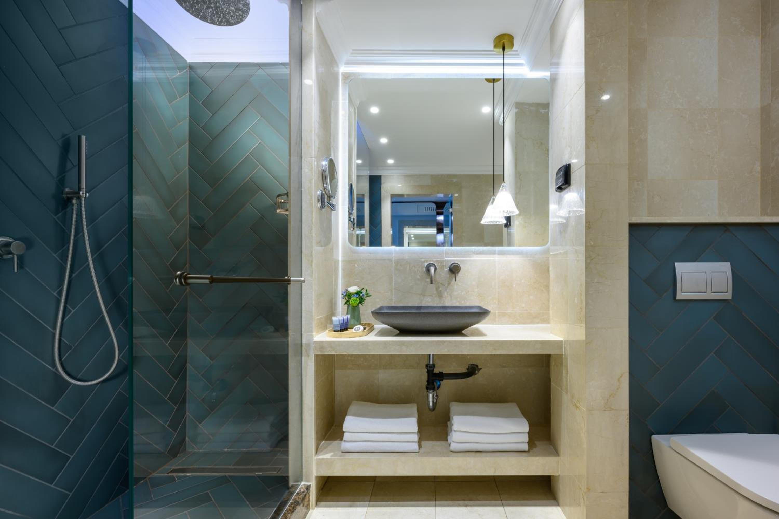 Junior Premium Suite