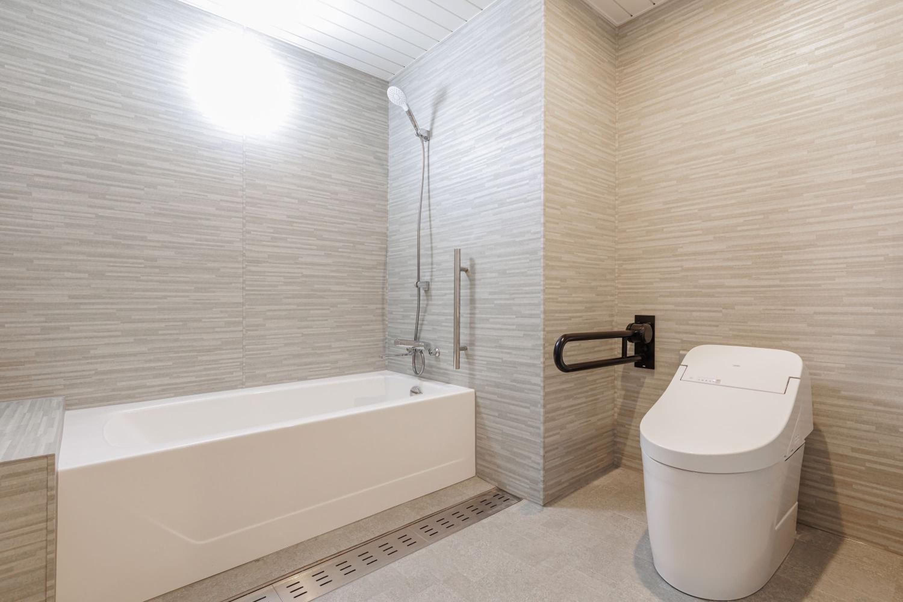 Family Twin Room with private bathroom photo 2