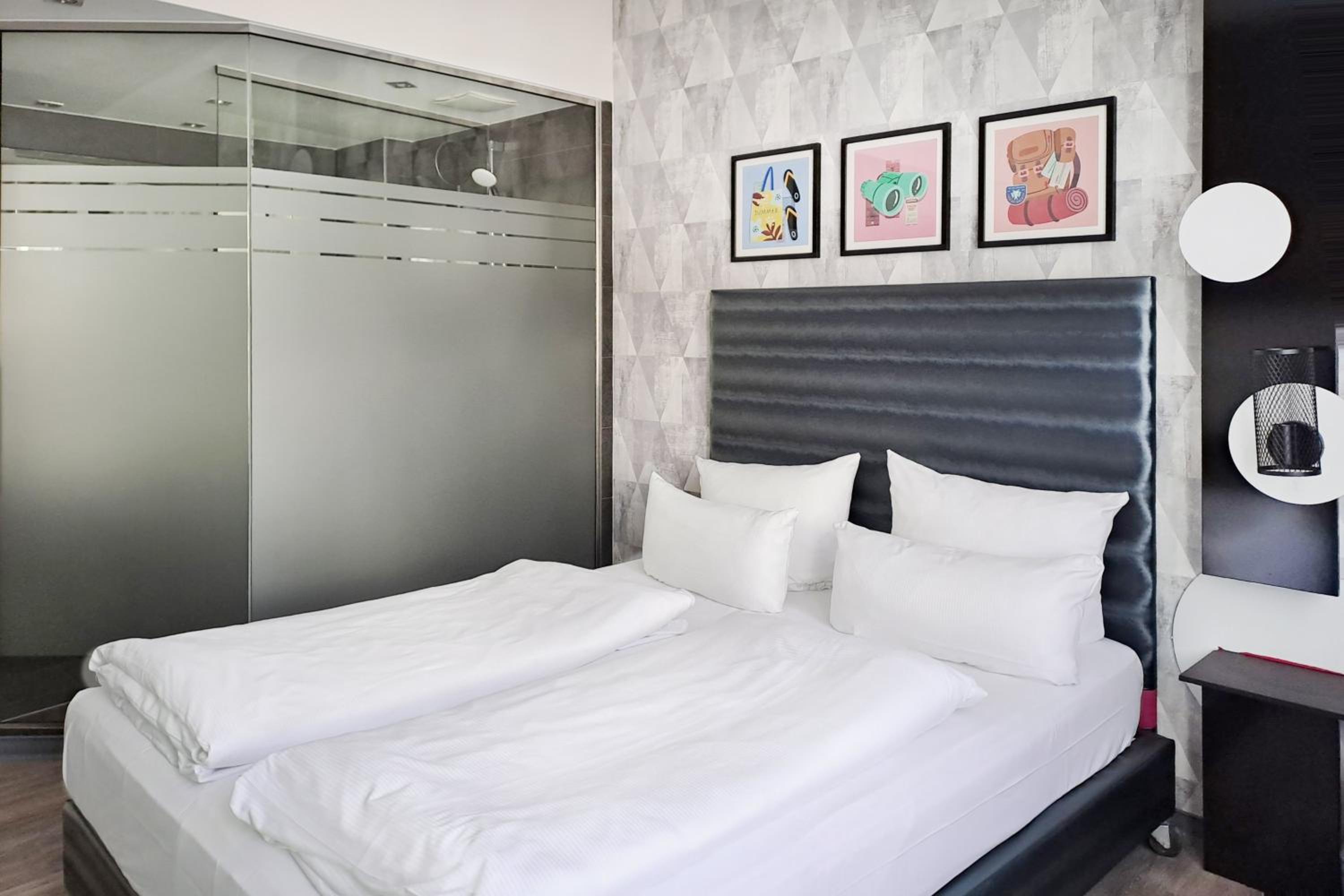 Standard Queen Room with Balcony and Terrace photo 2