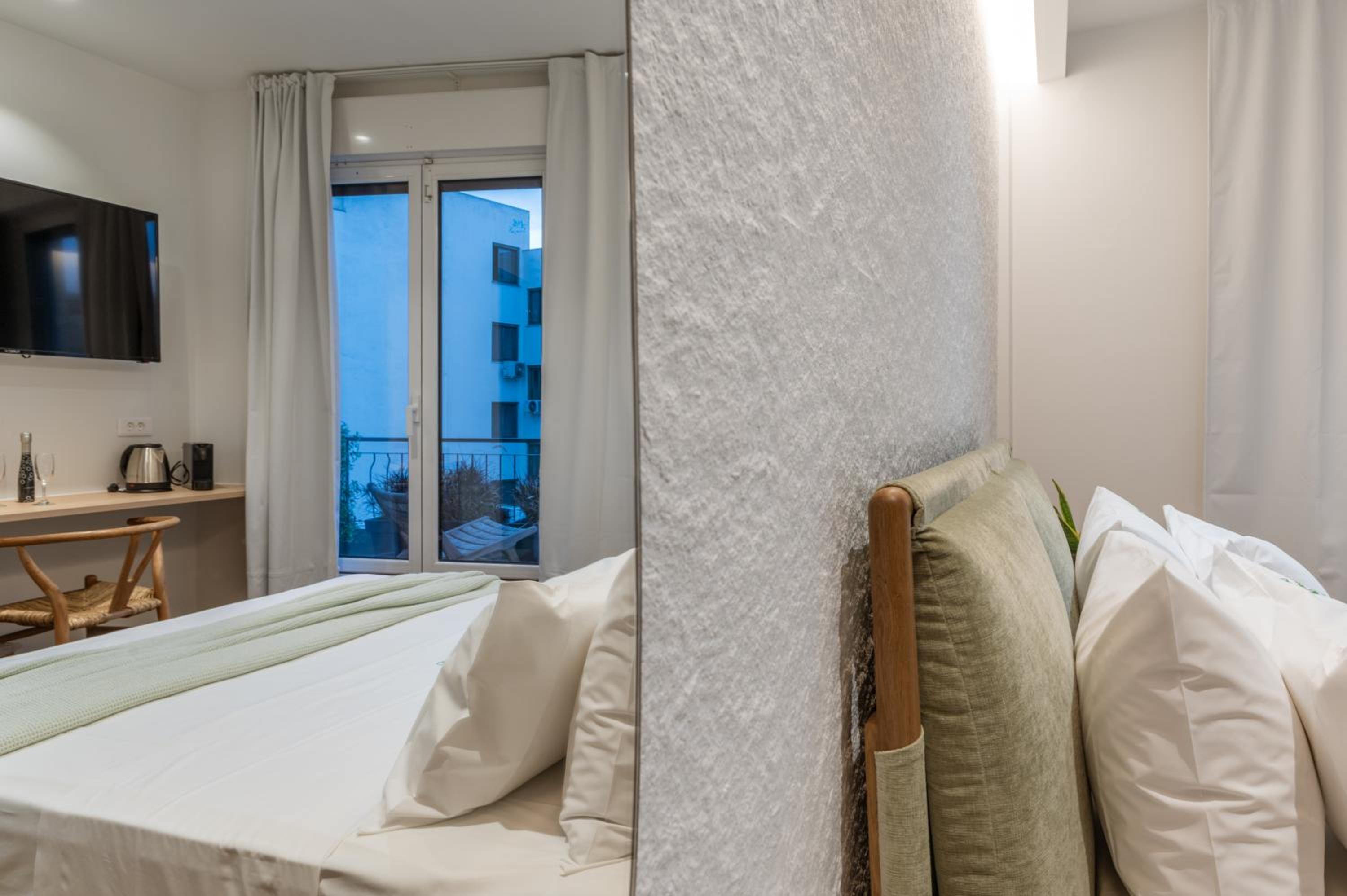 Deluxe Double Room photo 2