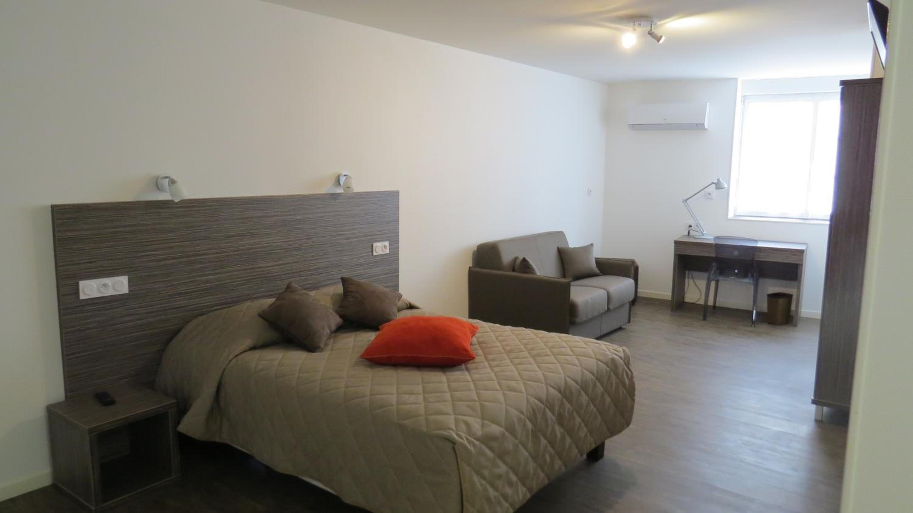 Double Room - Disability Access photo 3