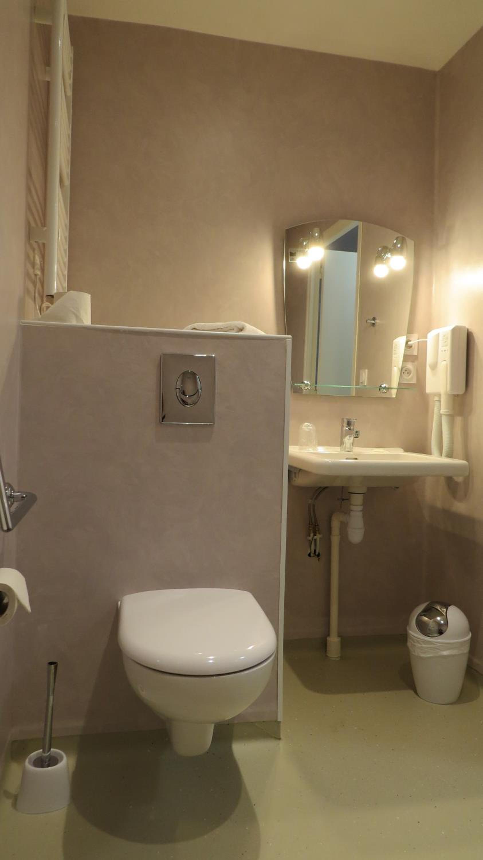 Double Room with Shower photo 3