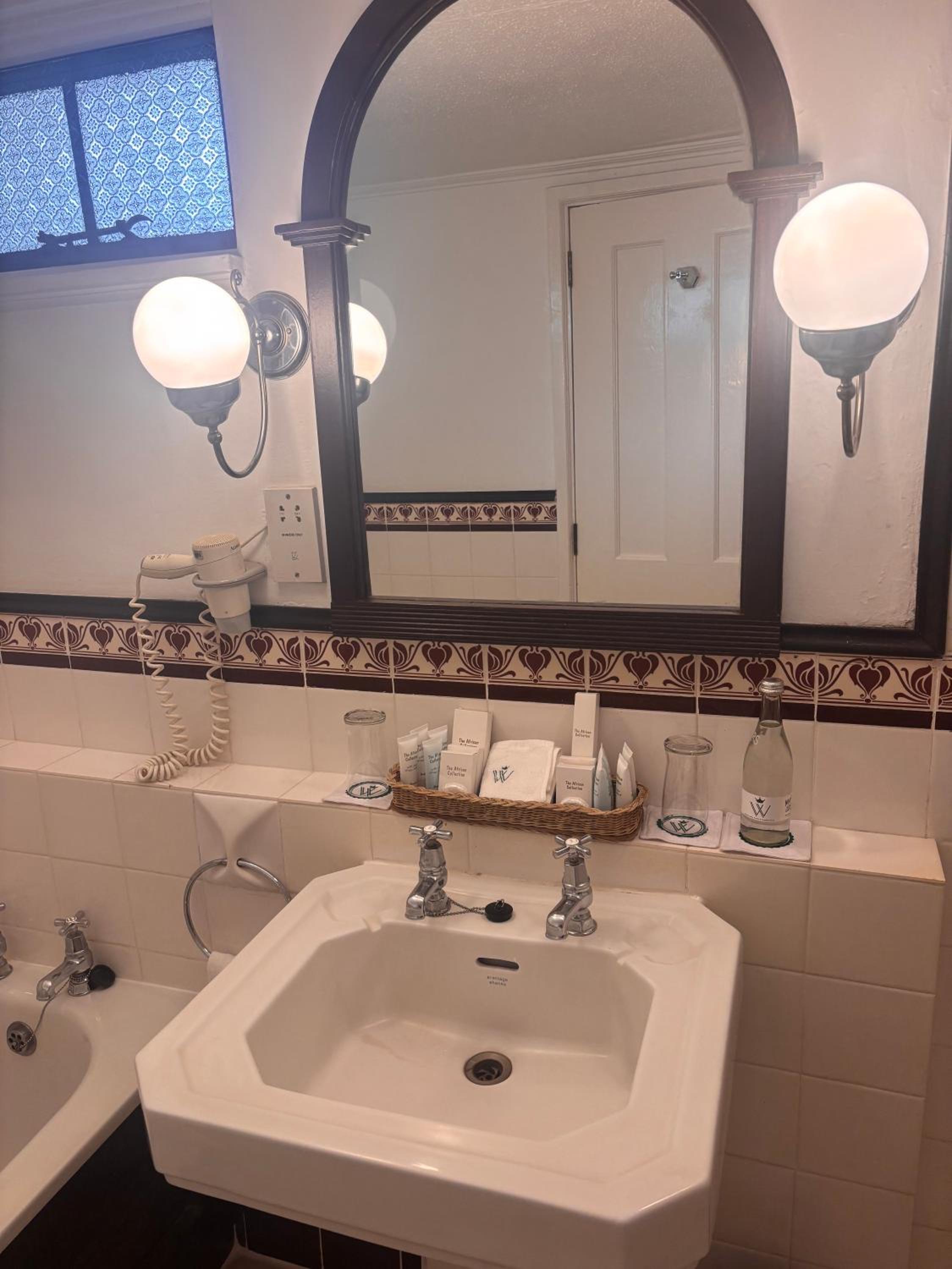 Deluxe King Room - Photo 2