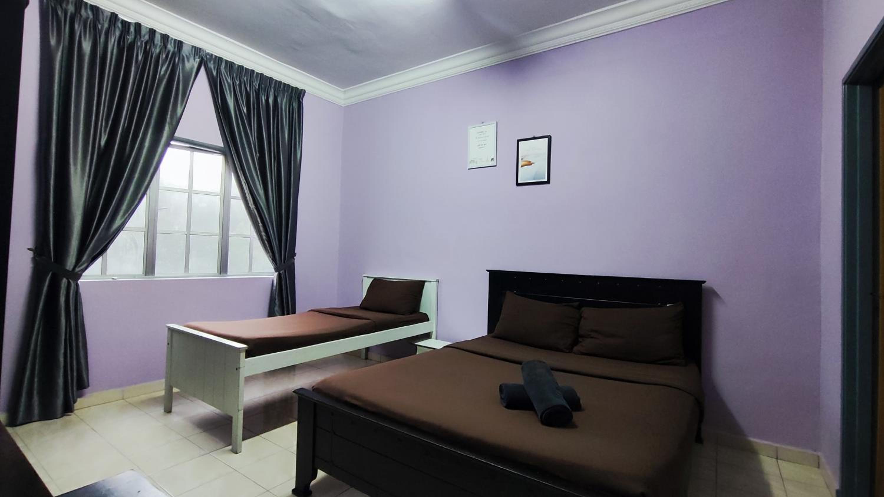 Three-Bedroom Apartment with View photo 2