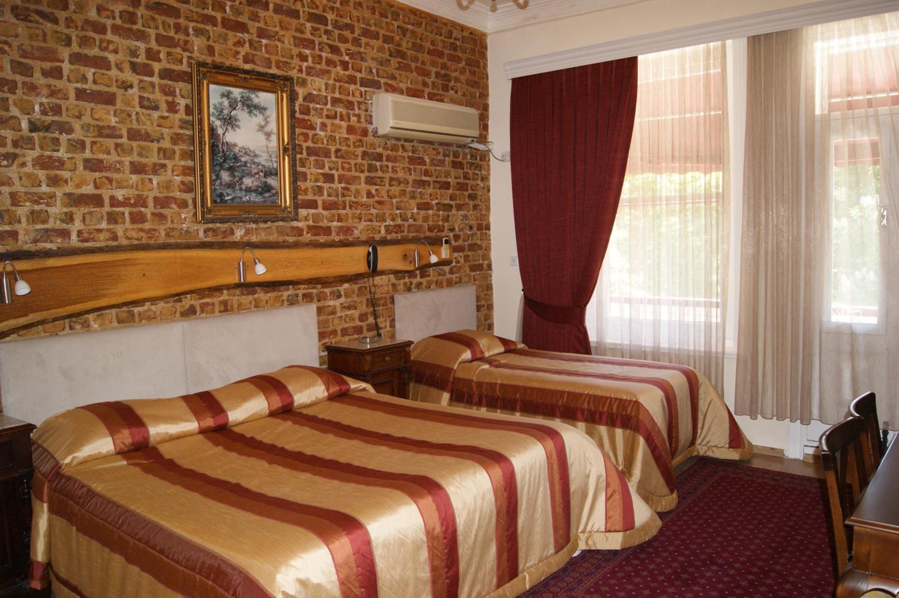 Standard Room with Balcony photo 2