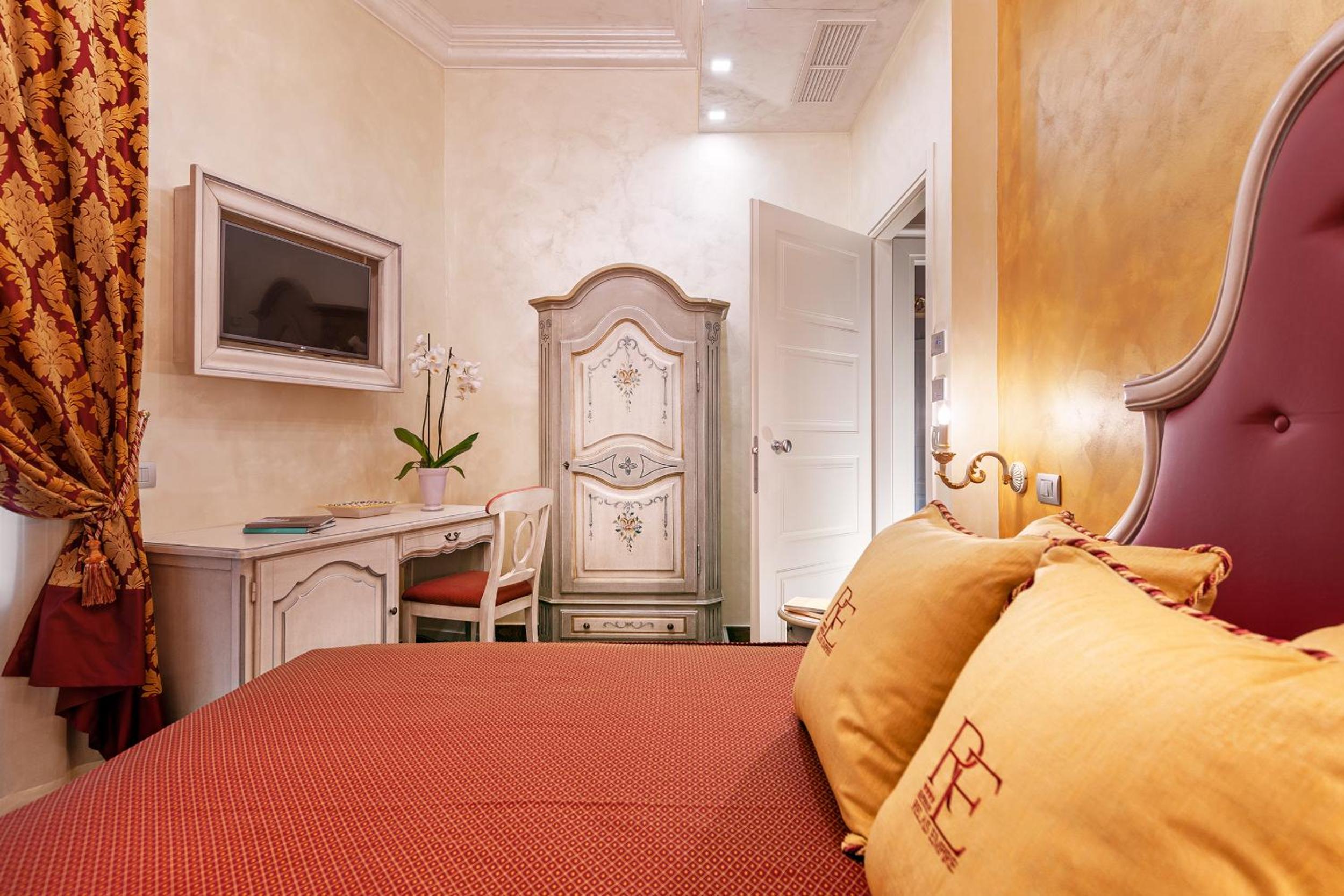 Double or Twin Room photo 3