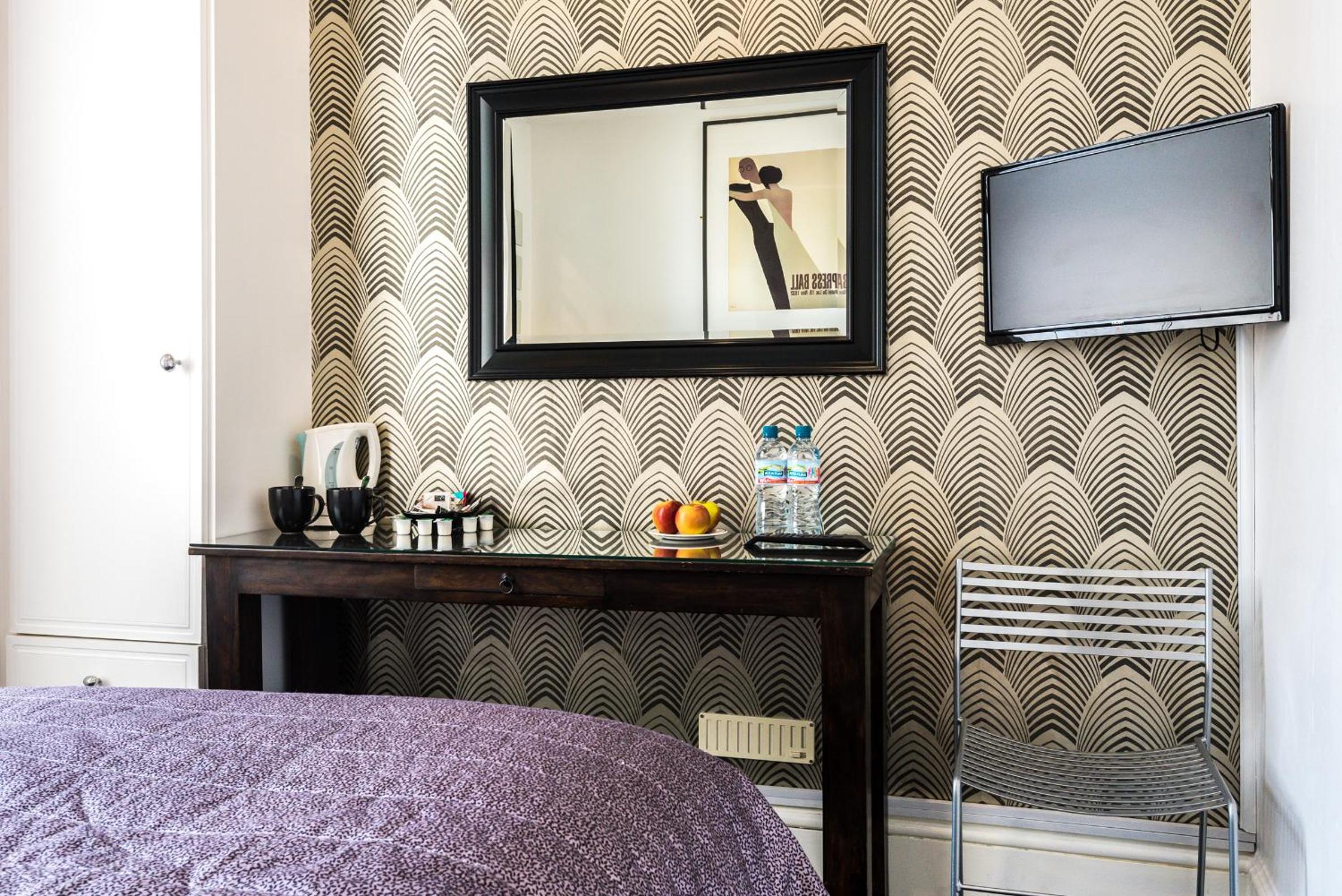 Budget Double Room - Photo 5