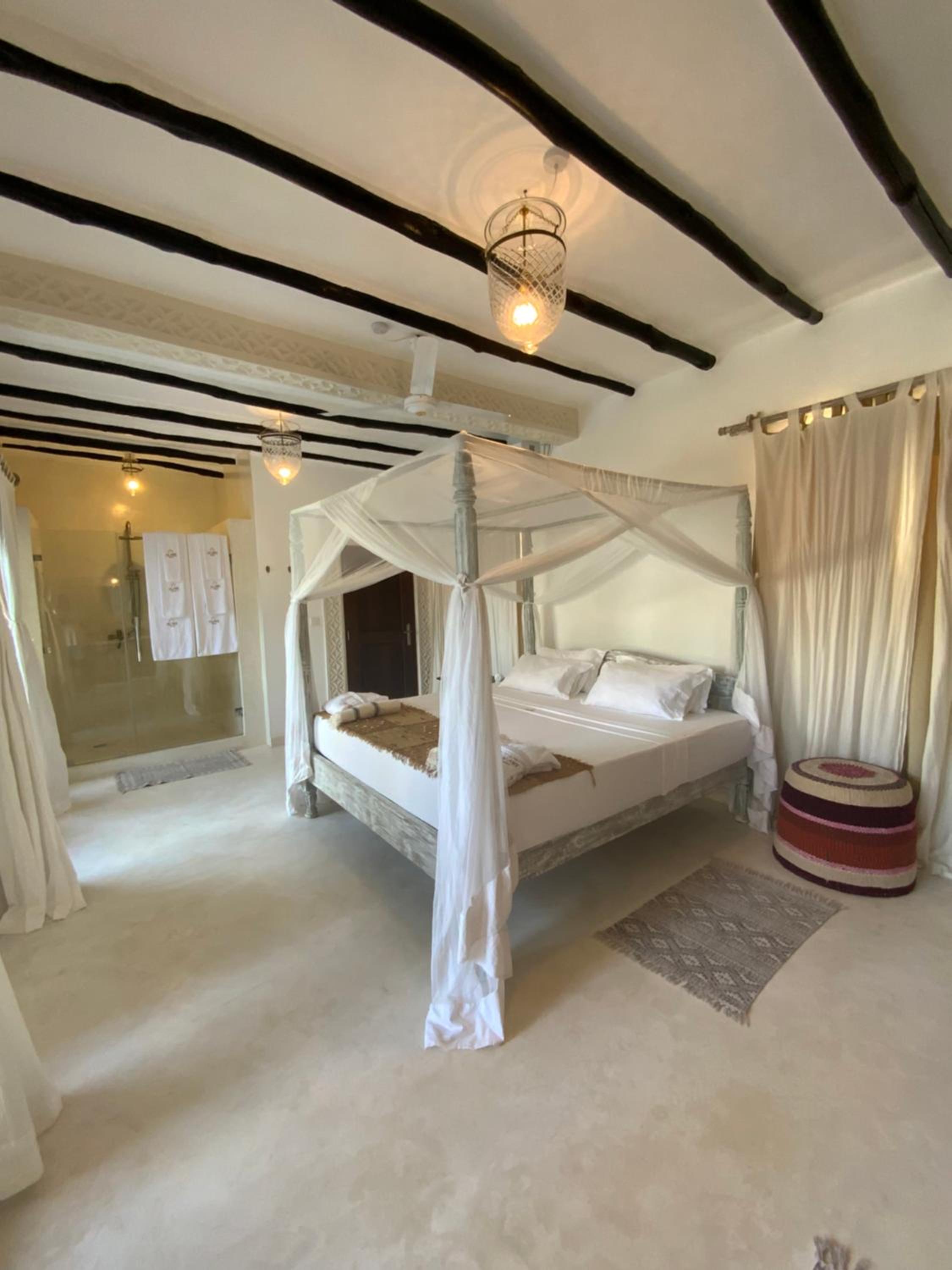 Queen Room with Pool View photo 3