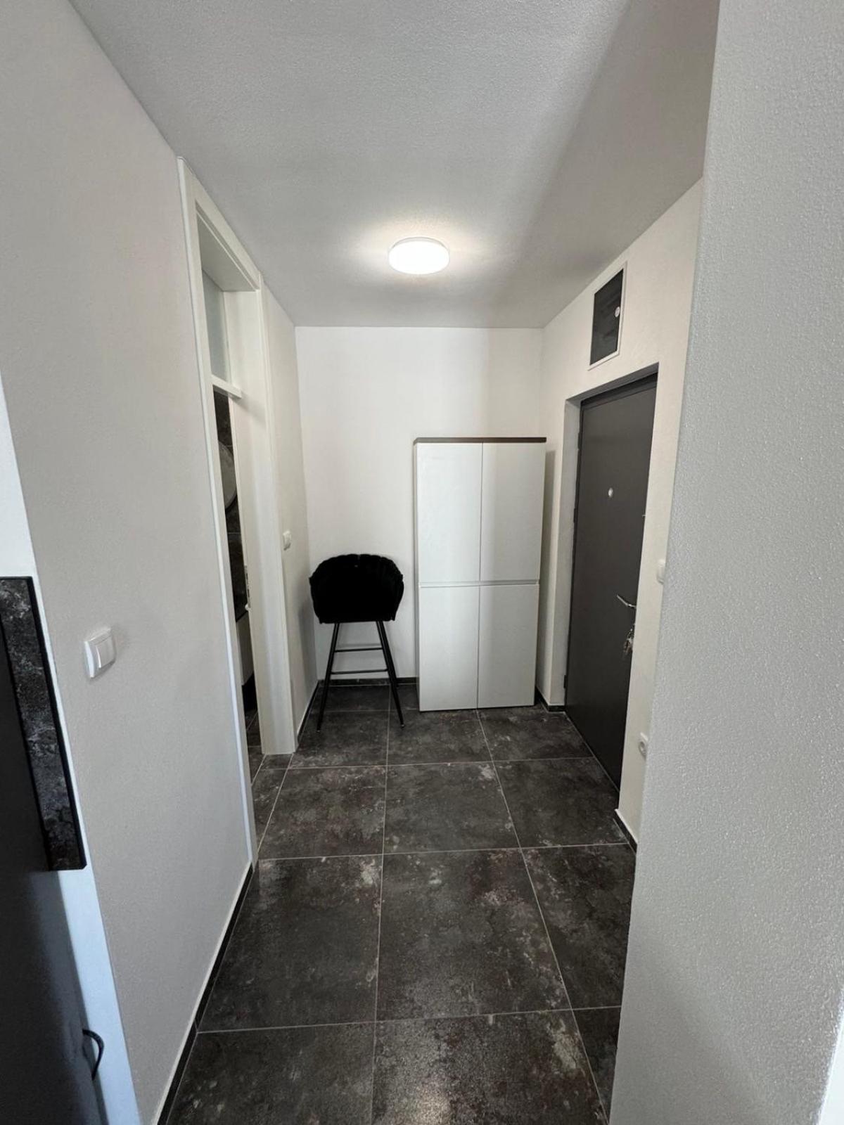 One-Bedroom Apartment with Balcony