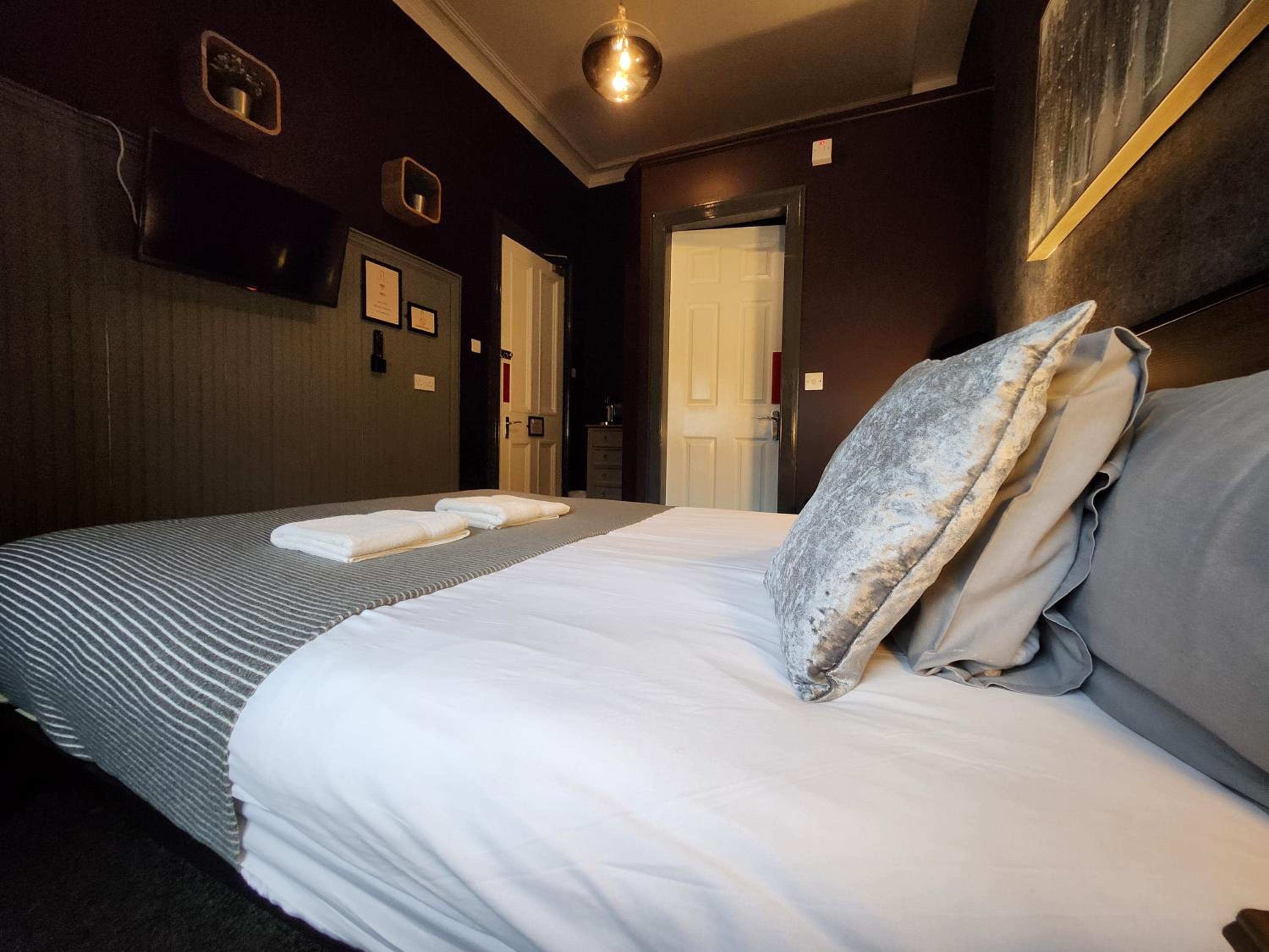 Double Room thumbnail 5