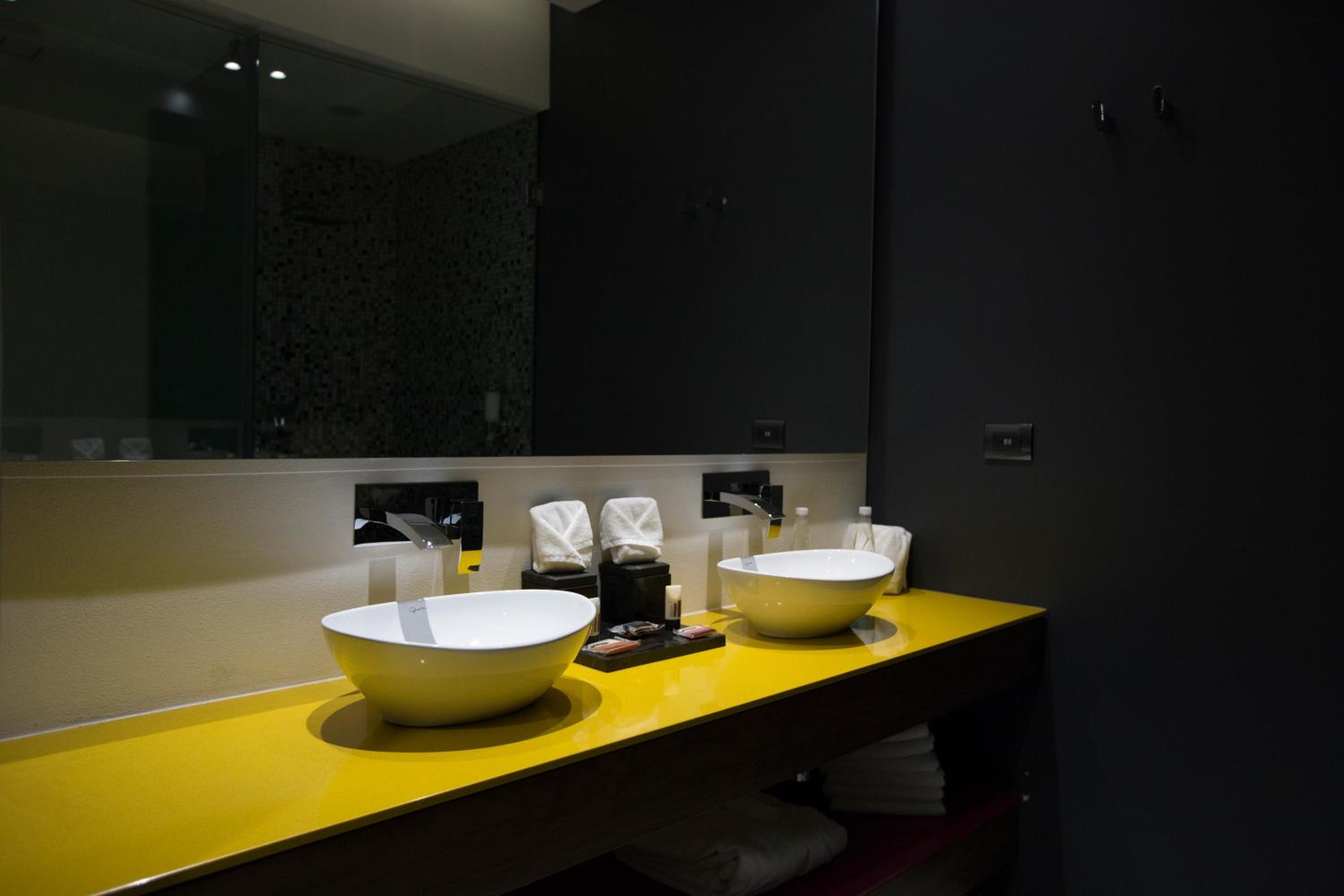 Deluxe Junior Suite photo 3