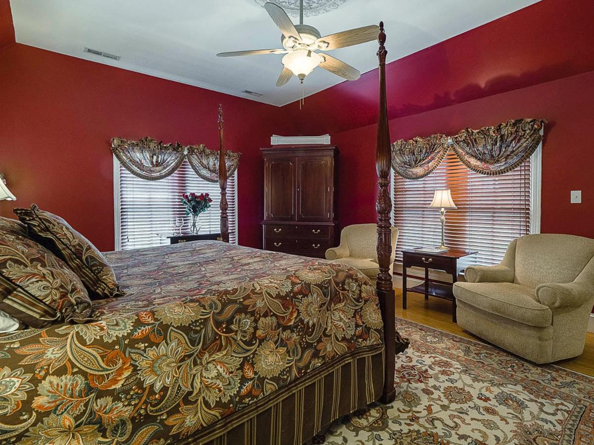 King Room with Pool View photo 2