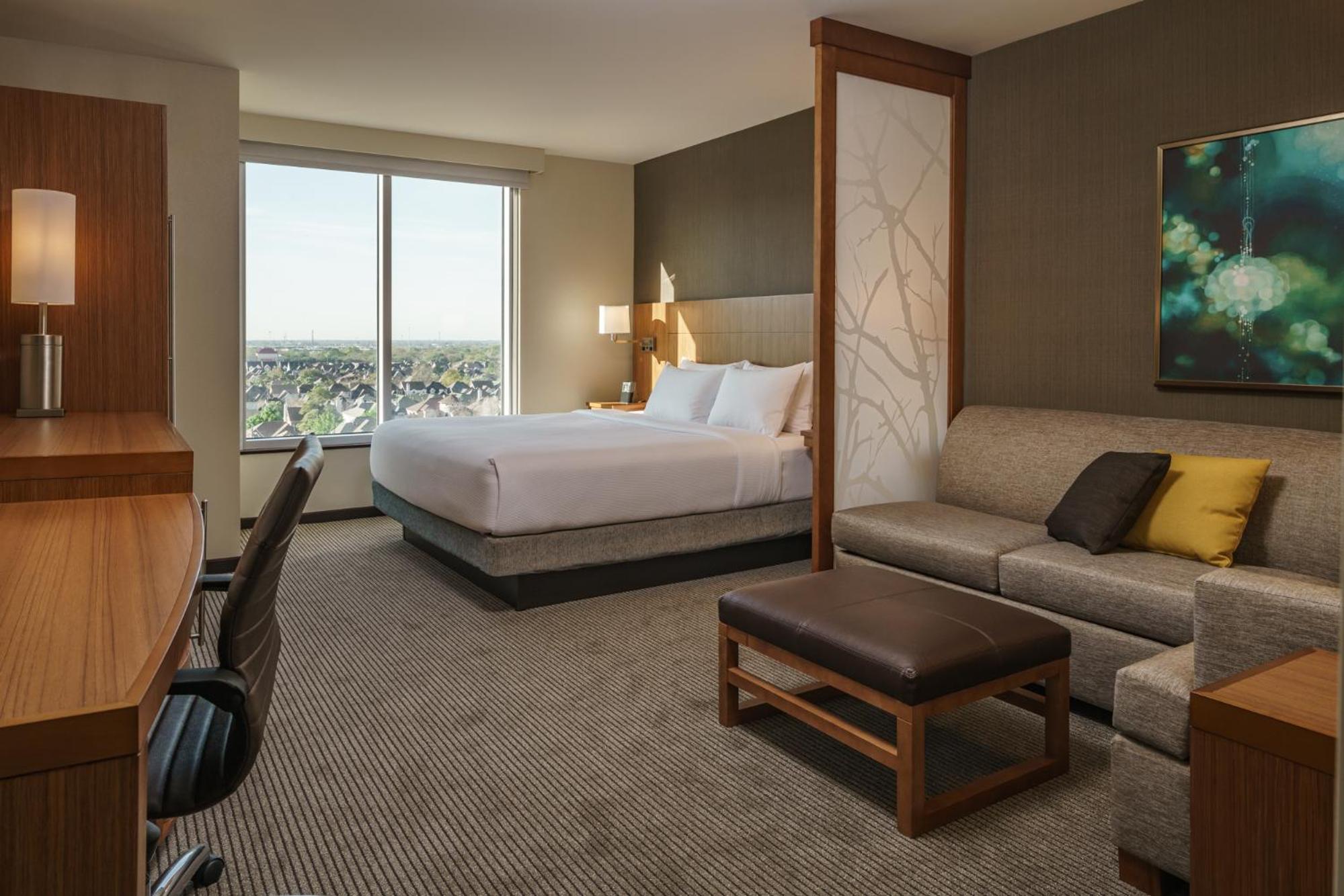 One-Bedroom Suite with Sofa Bed photo 3
