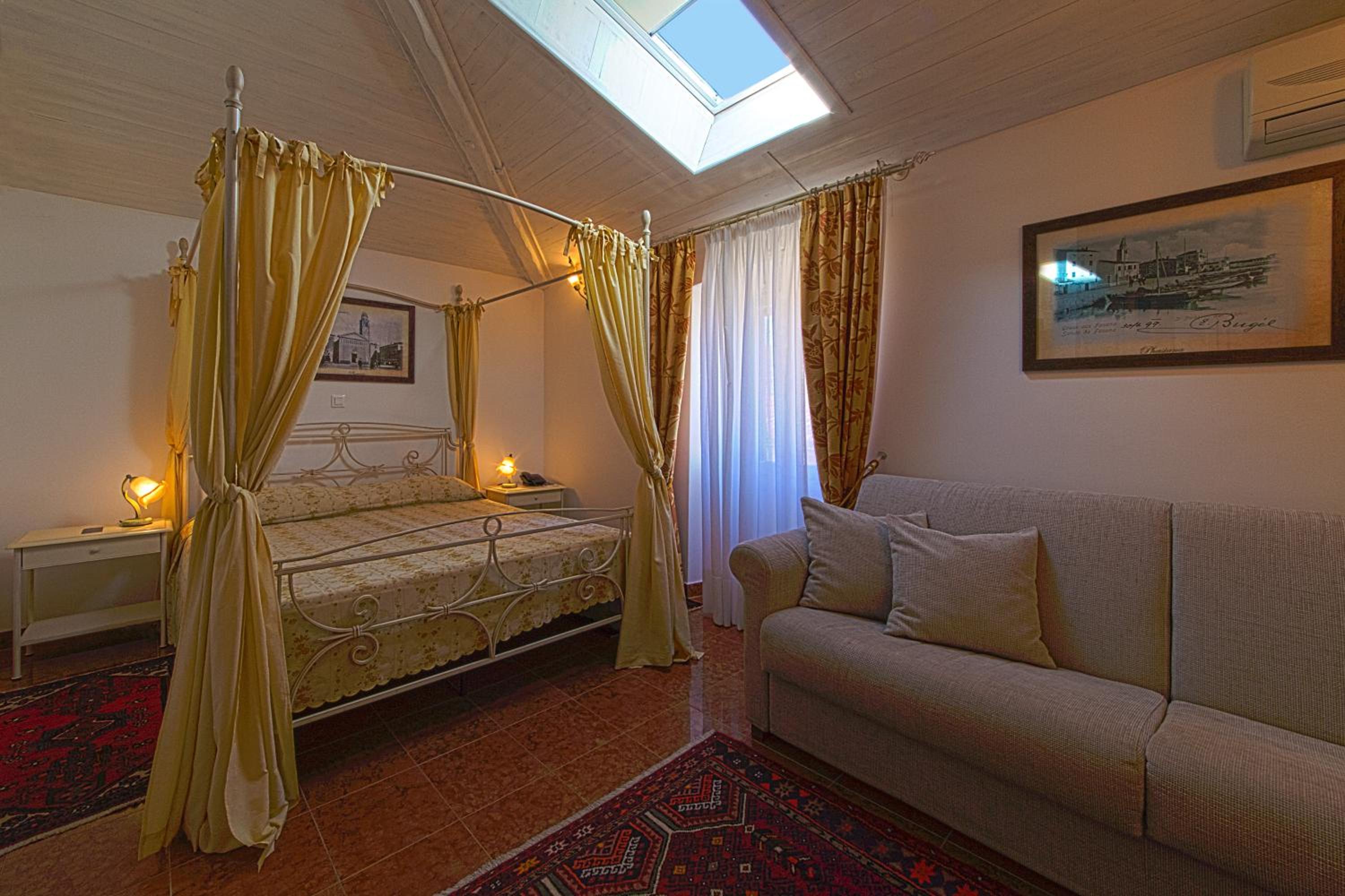 Superior Double Room with Sea View - Photo 1