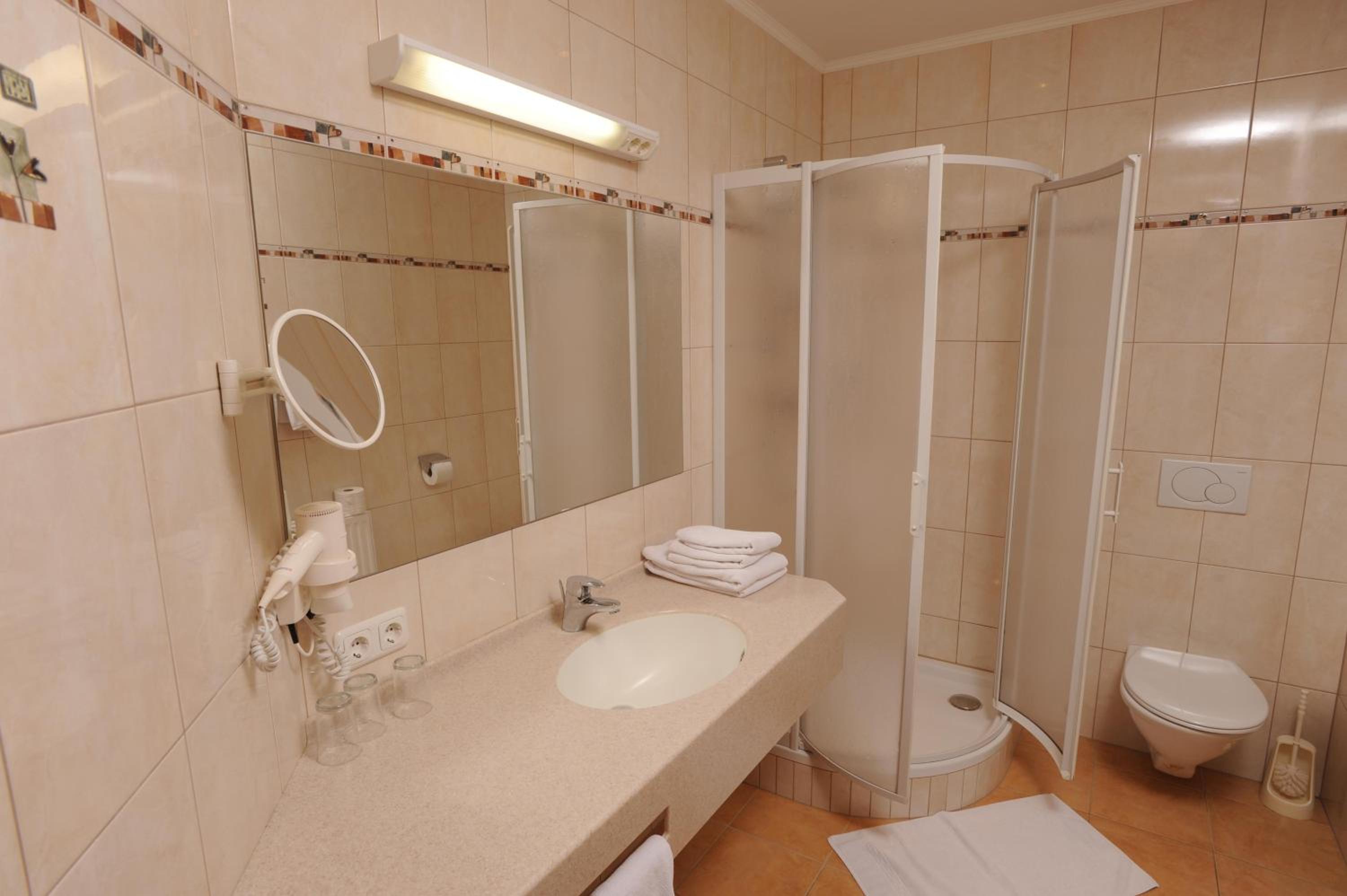 Two-Bedroom Apartment with Bathroom photo 3