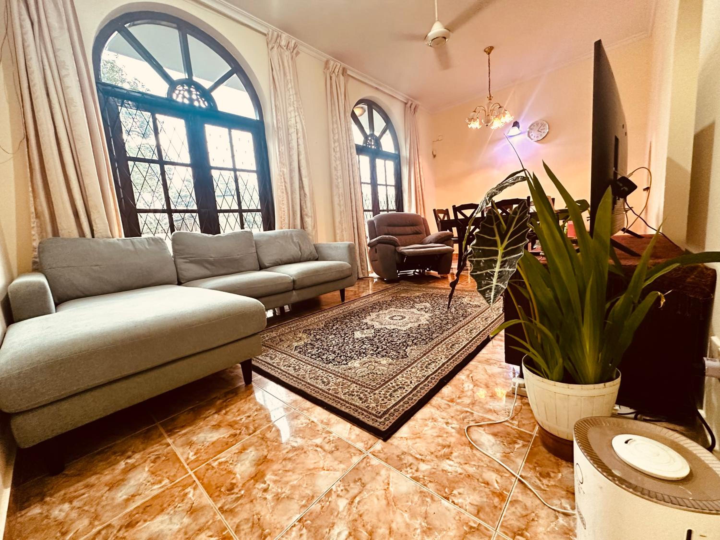 Three-Bedroom Apartment with Balcony - Photo 8