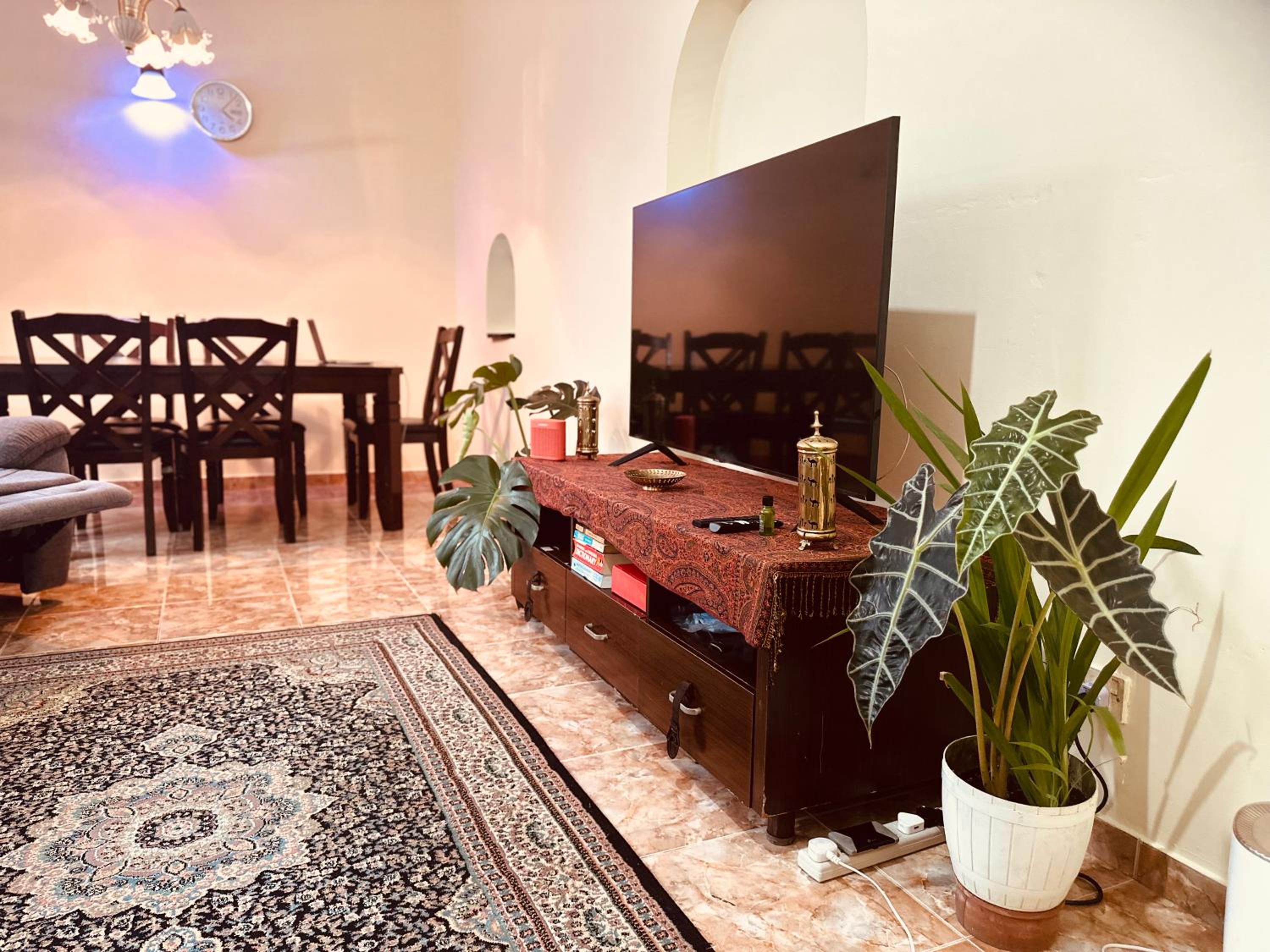 Three-Bedroom Apartment with Balcony - Photo 6