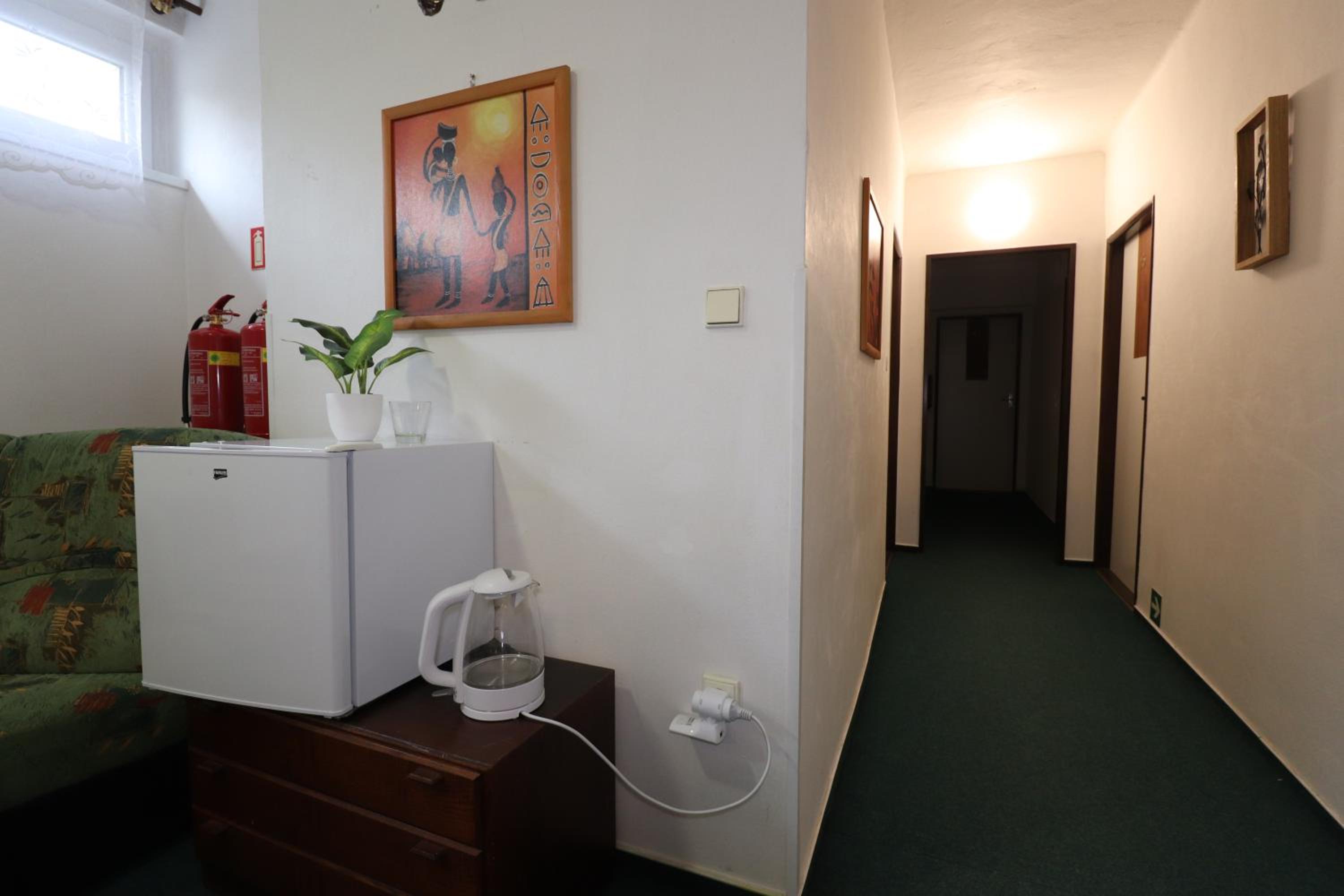 Family Room with Private Bathroom photo 3