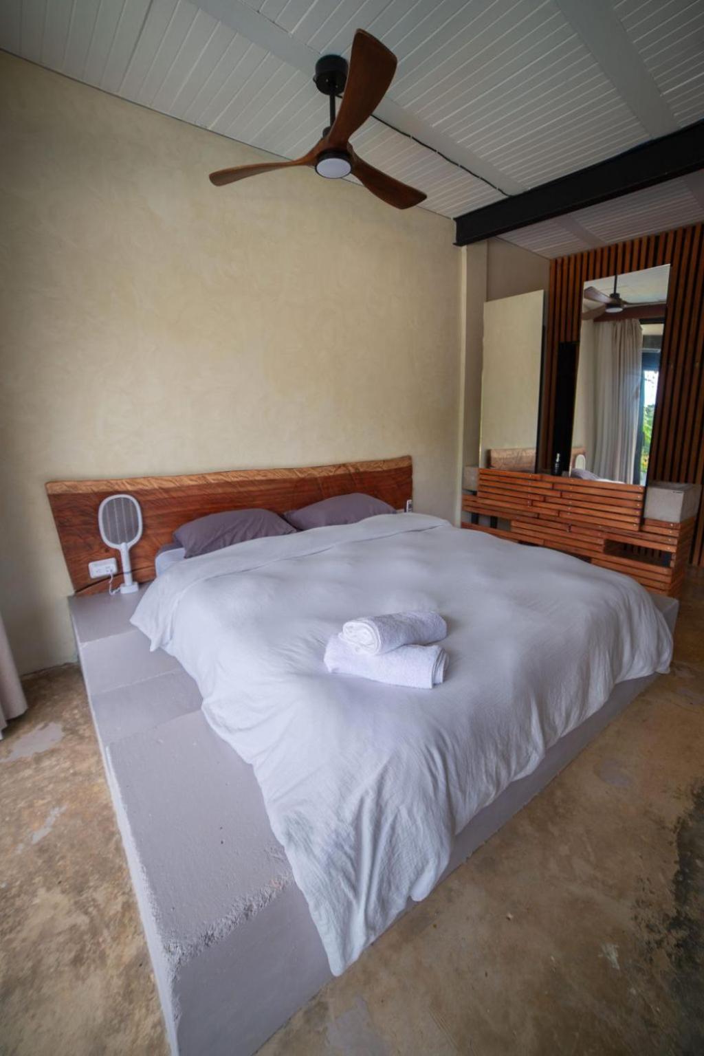Deluxe King Room photo 2