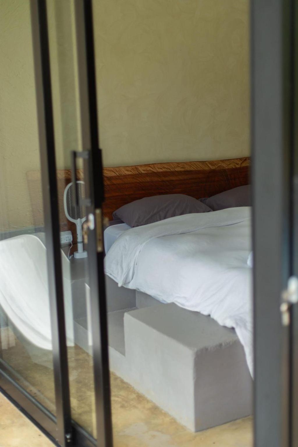 Deluxe King Room photo 3