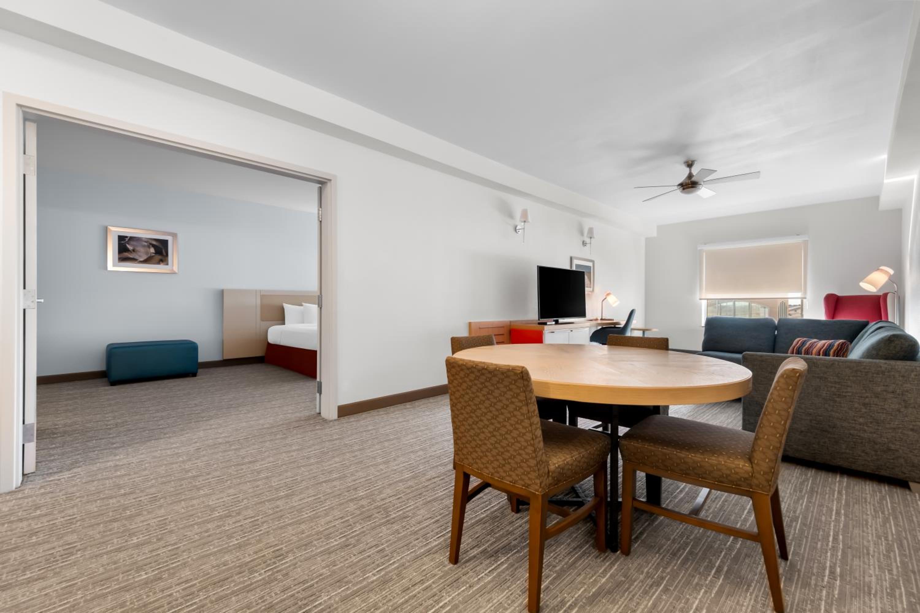 One-Bedroom Queen Suite - Hearing Accessible - Photo 9