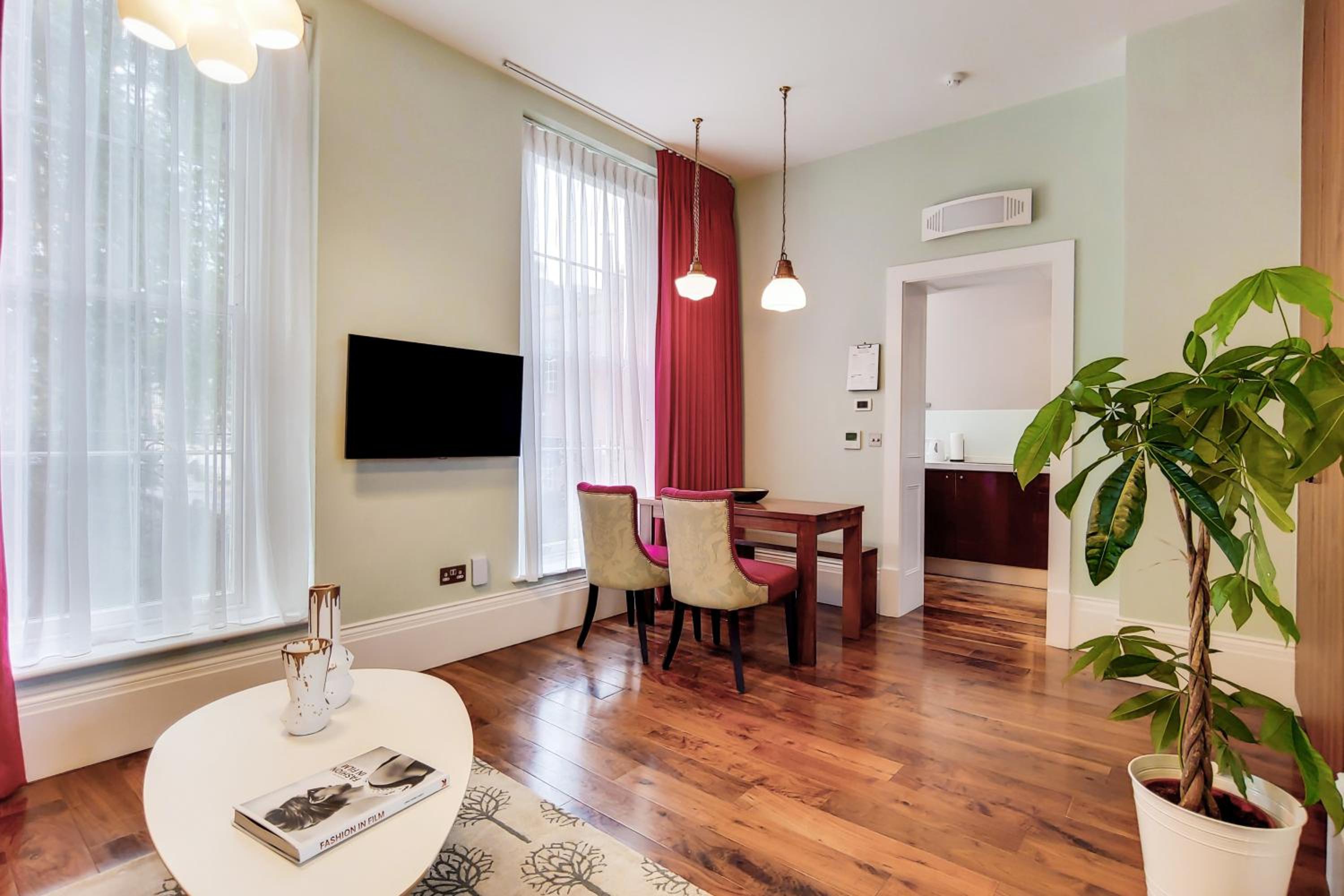 Beautiful Family Friendly Apartment photo 3