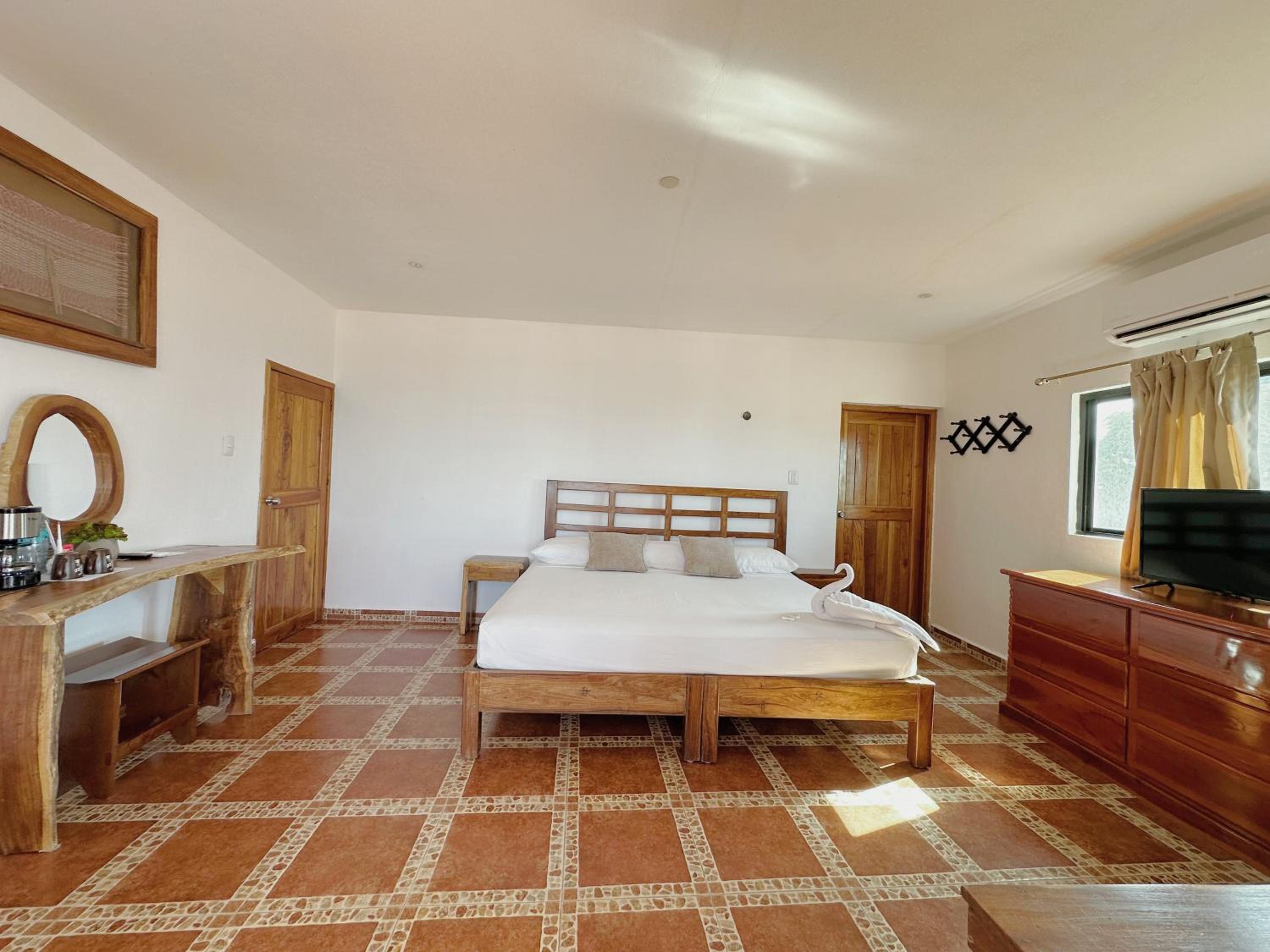 Deluxe Room (2 Adults + 1 Child) photo 3