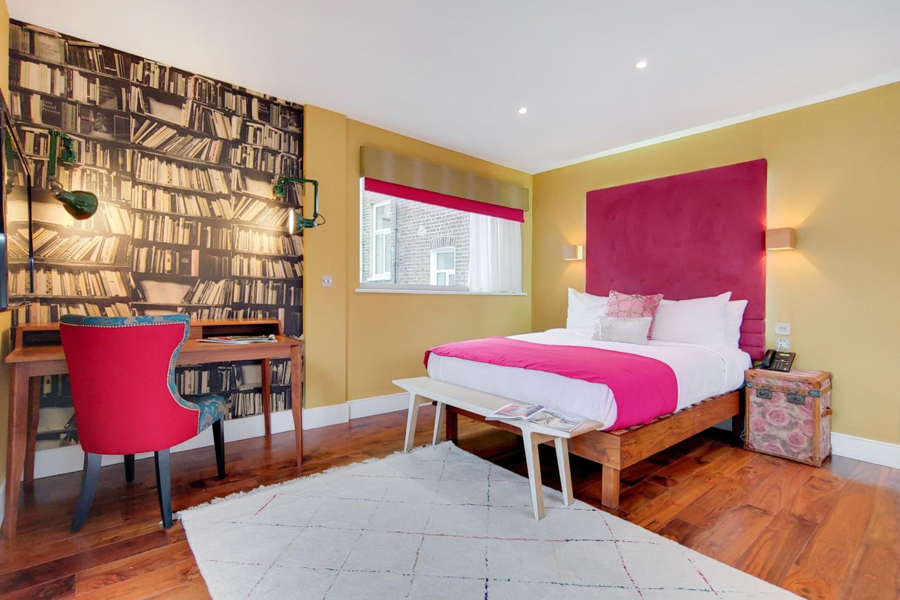 Modern Elegant Studio with Balcony photo 3