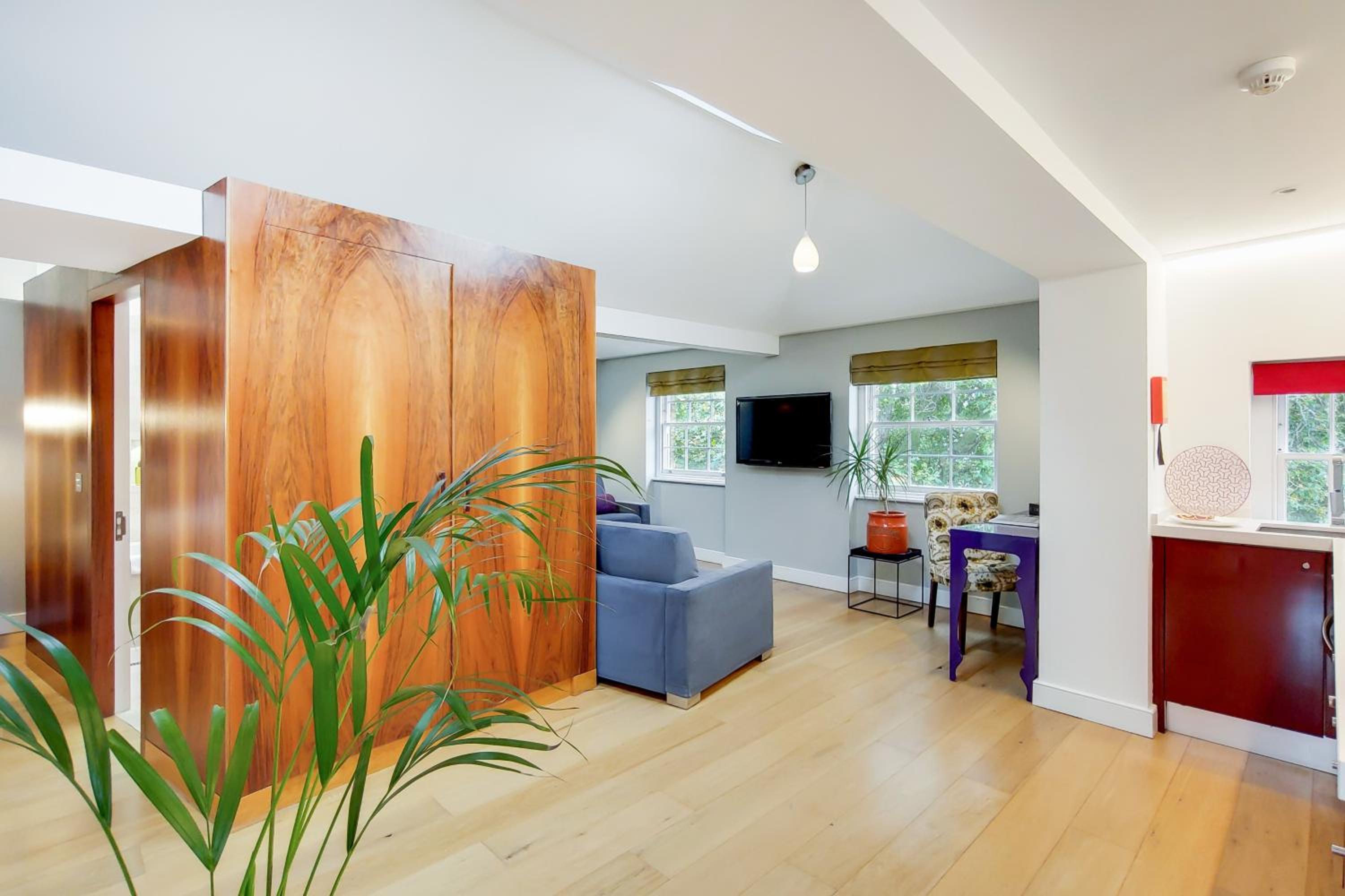 Spacious Top Floor Apartment photo 1