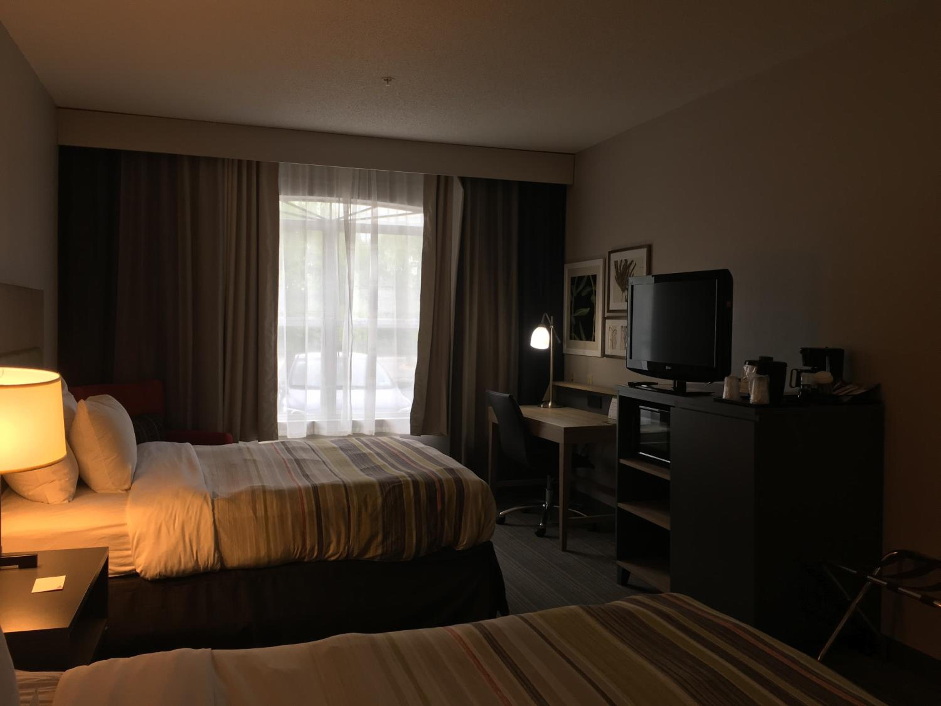 Queen Room with Two Queen Beds - Non-Smoking - Photo 6