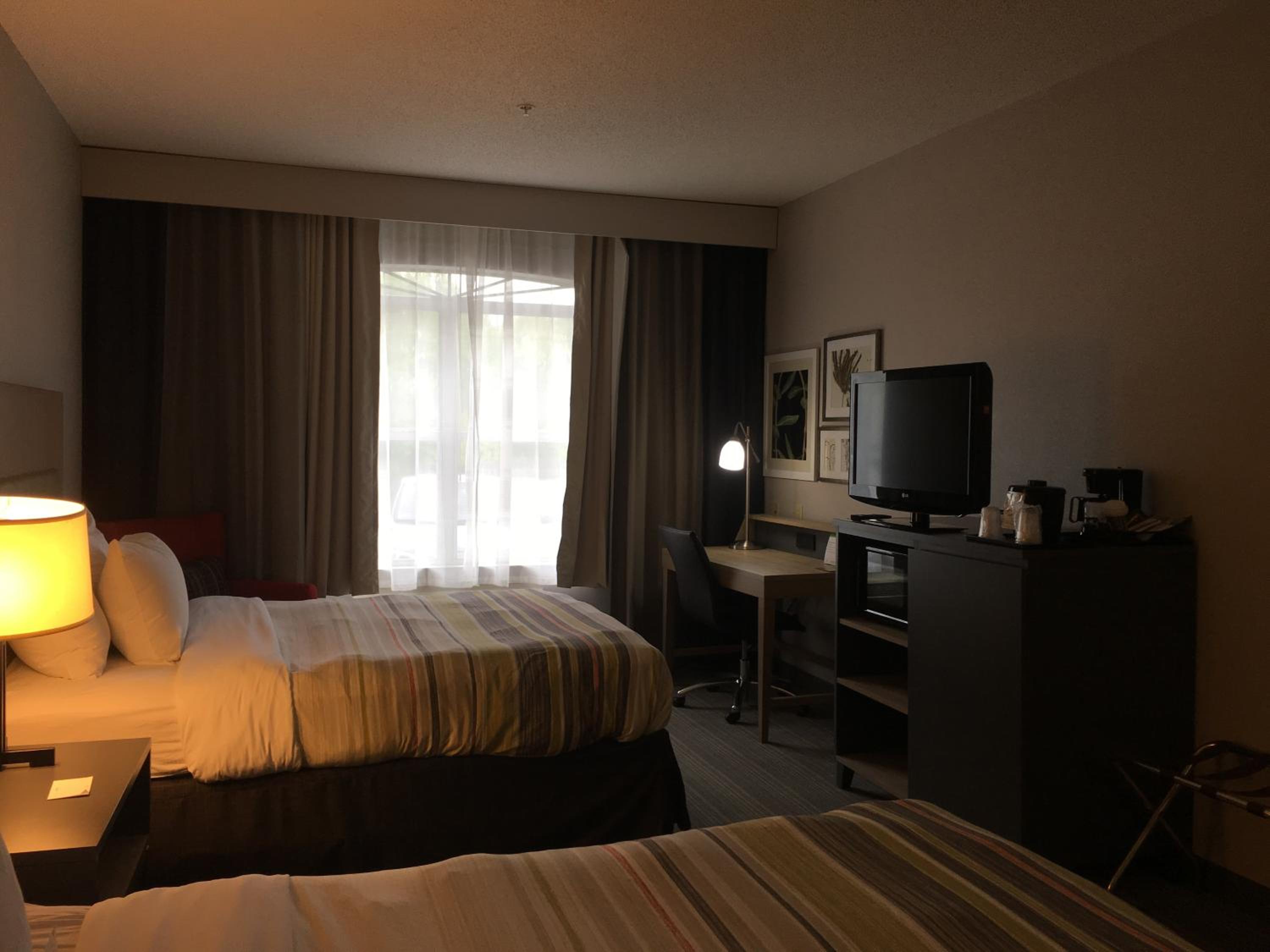 Queen Room with Two Queen Beds - Non-Smoking - Photo 5