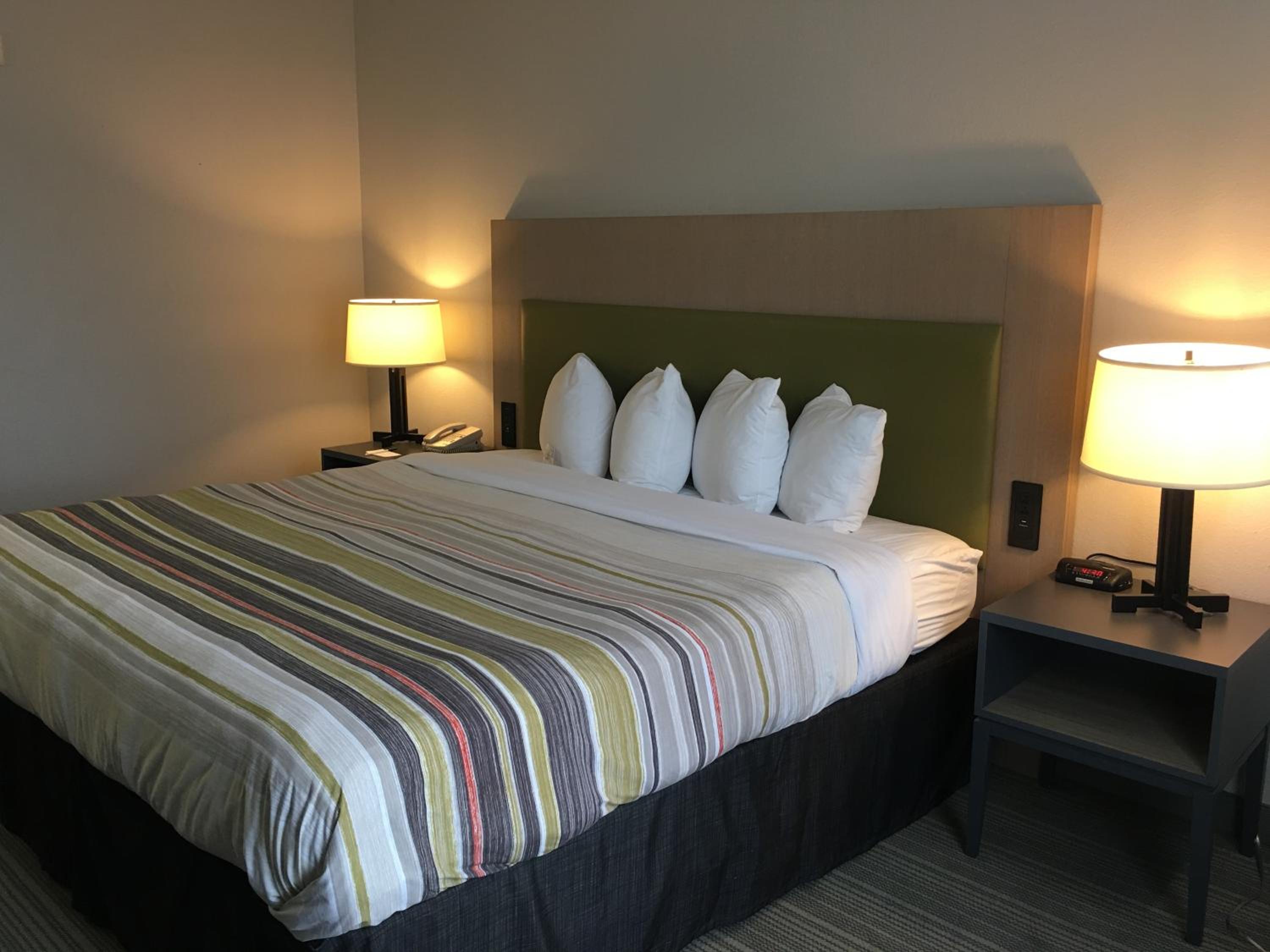 King Room - Non-Smoking - Photo 1