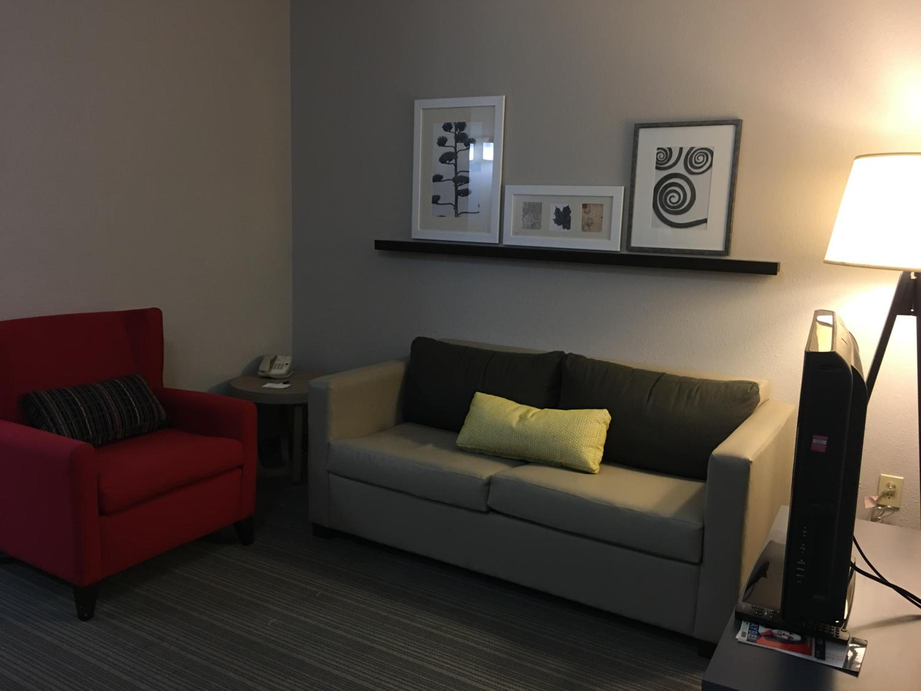 One-Bedroom King Suite - Non-Smoking - Photo 5