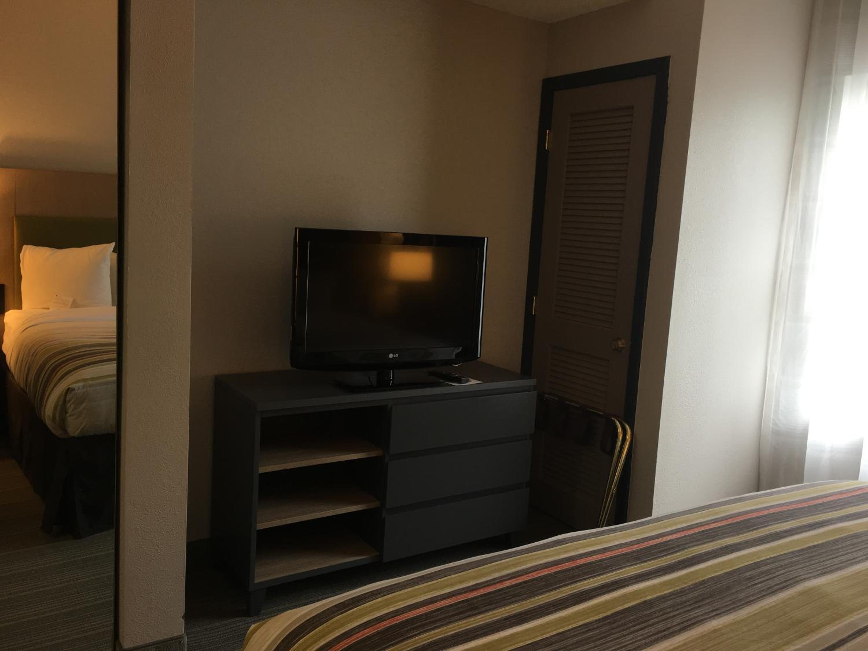 One-Bedroom King Suite - Non-Smoking - Photo 3