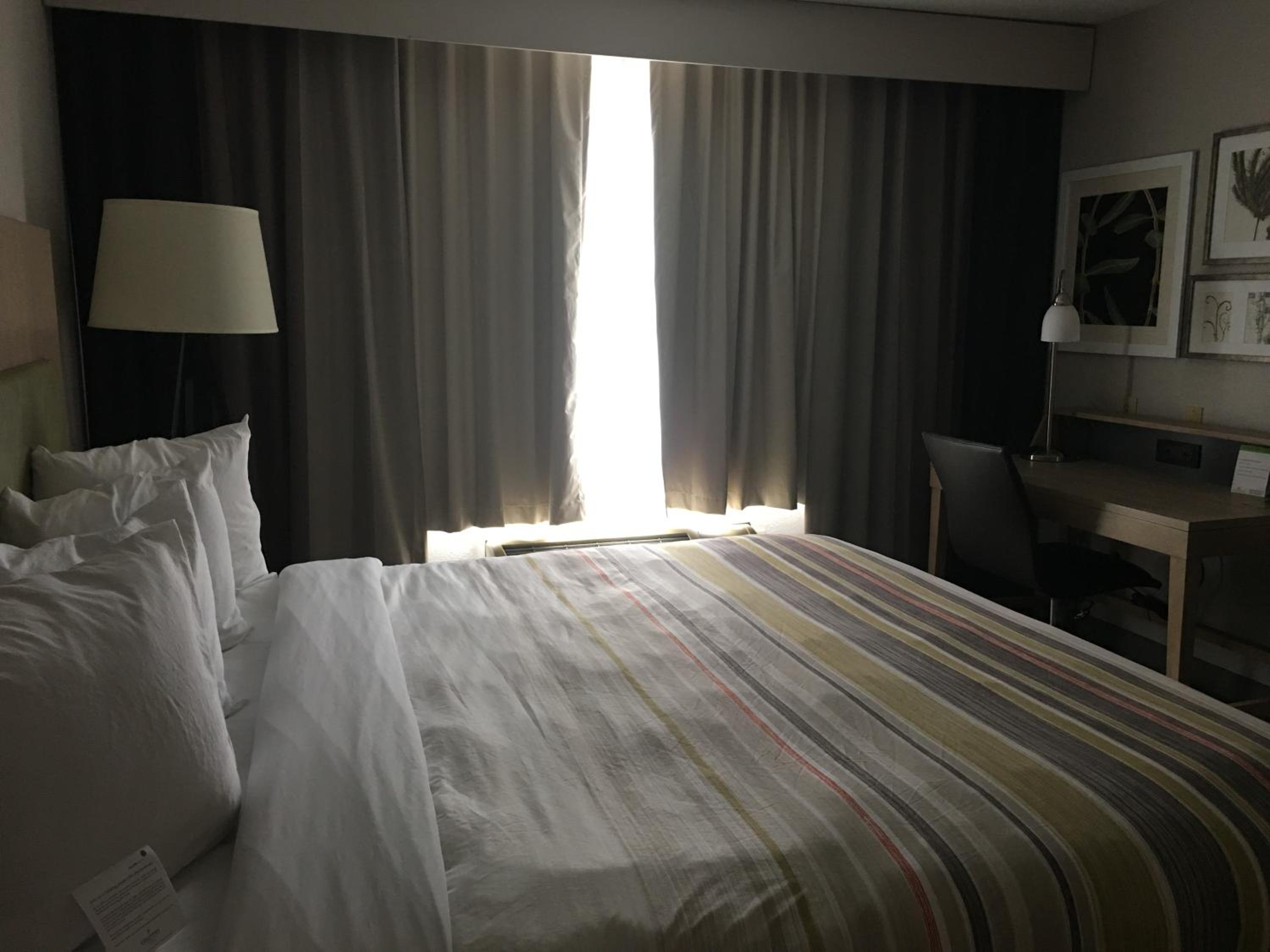 King Room - Non-Smoking - Photo 7