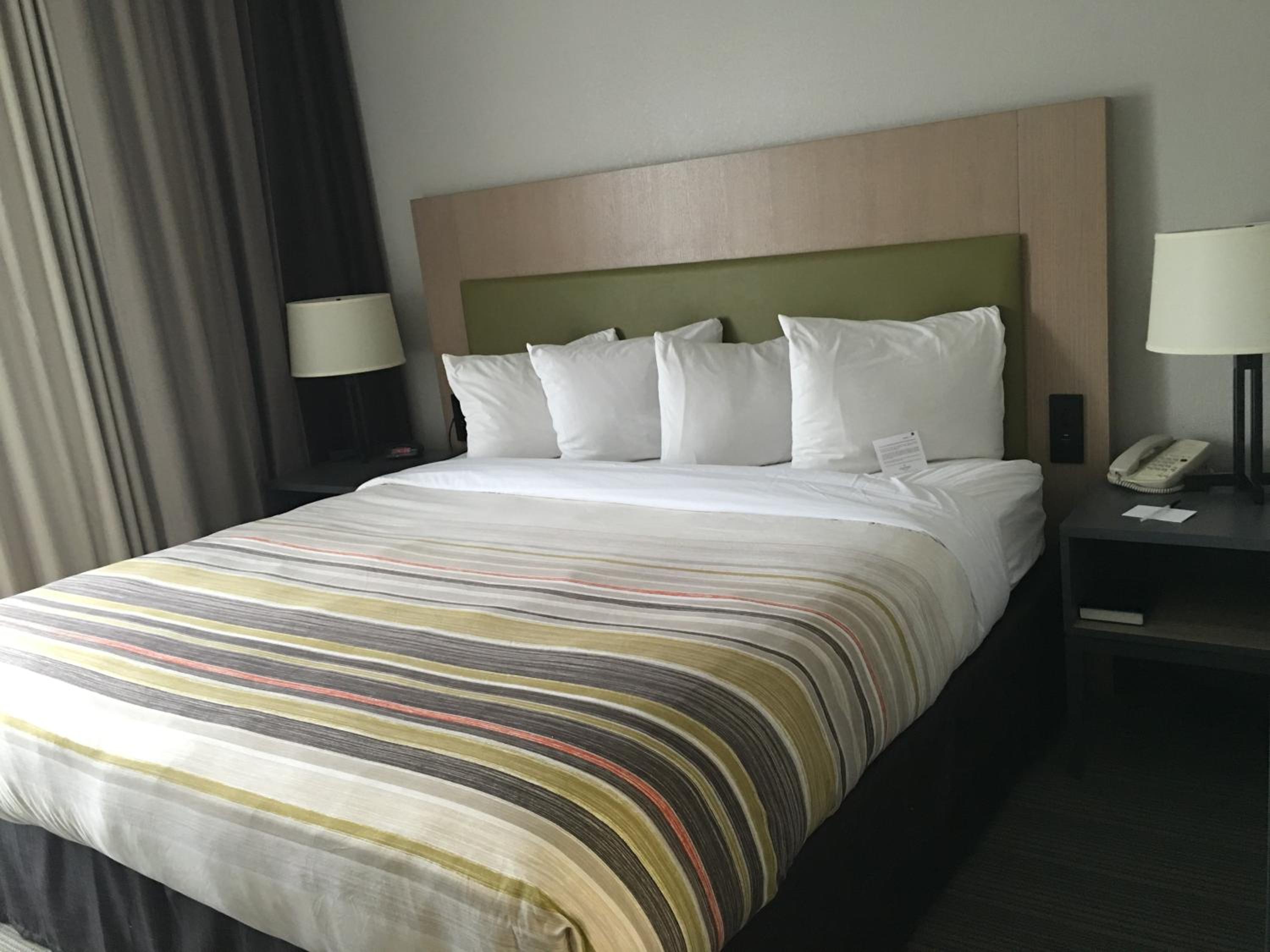 King Room - Non-Smoking - Photo 2
