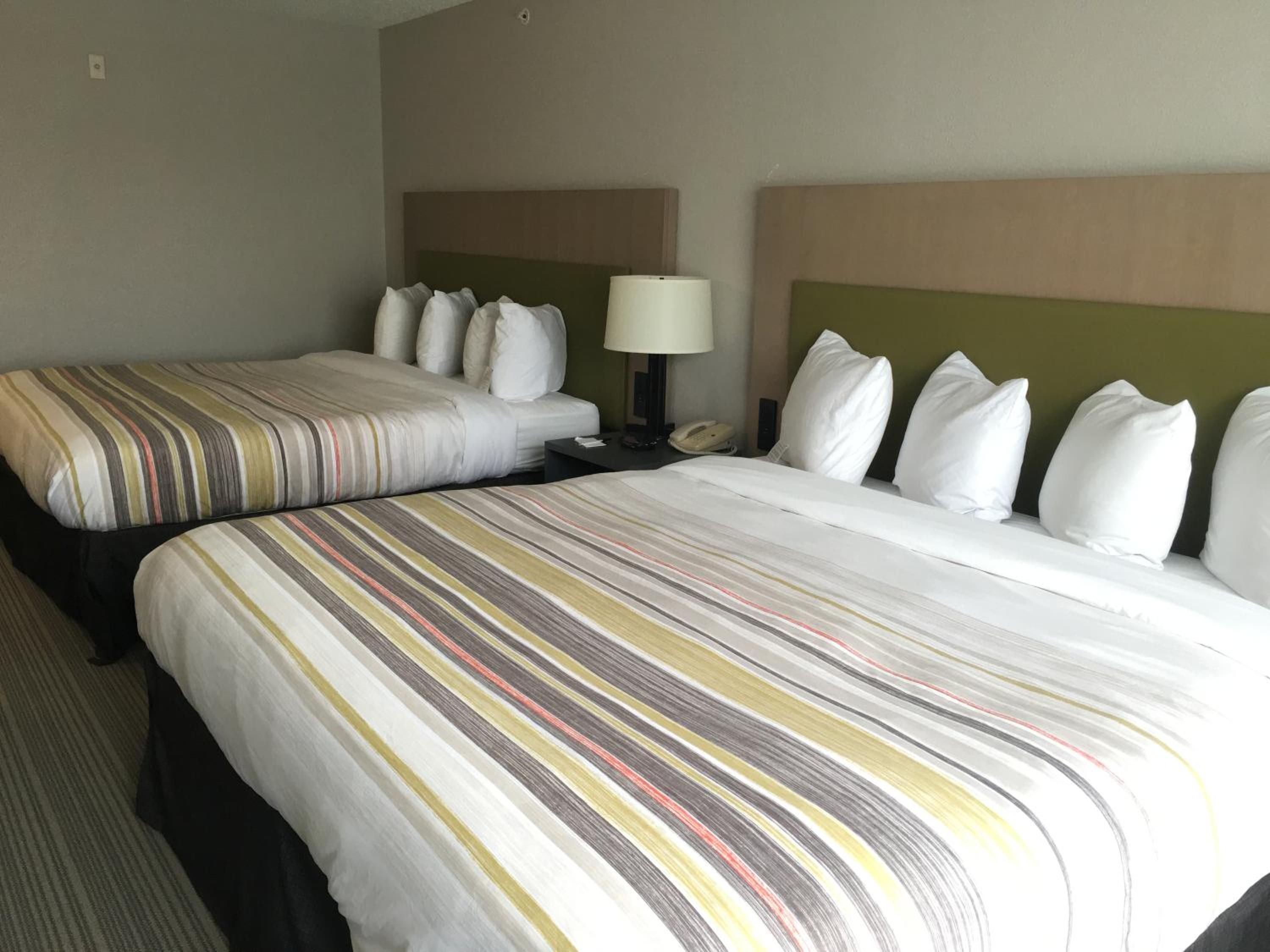 Queen Room with Two Queen Beds - Non-Smoking - Photo 1