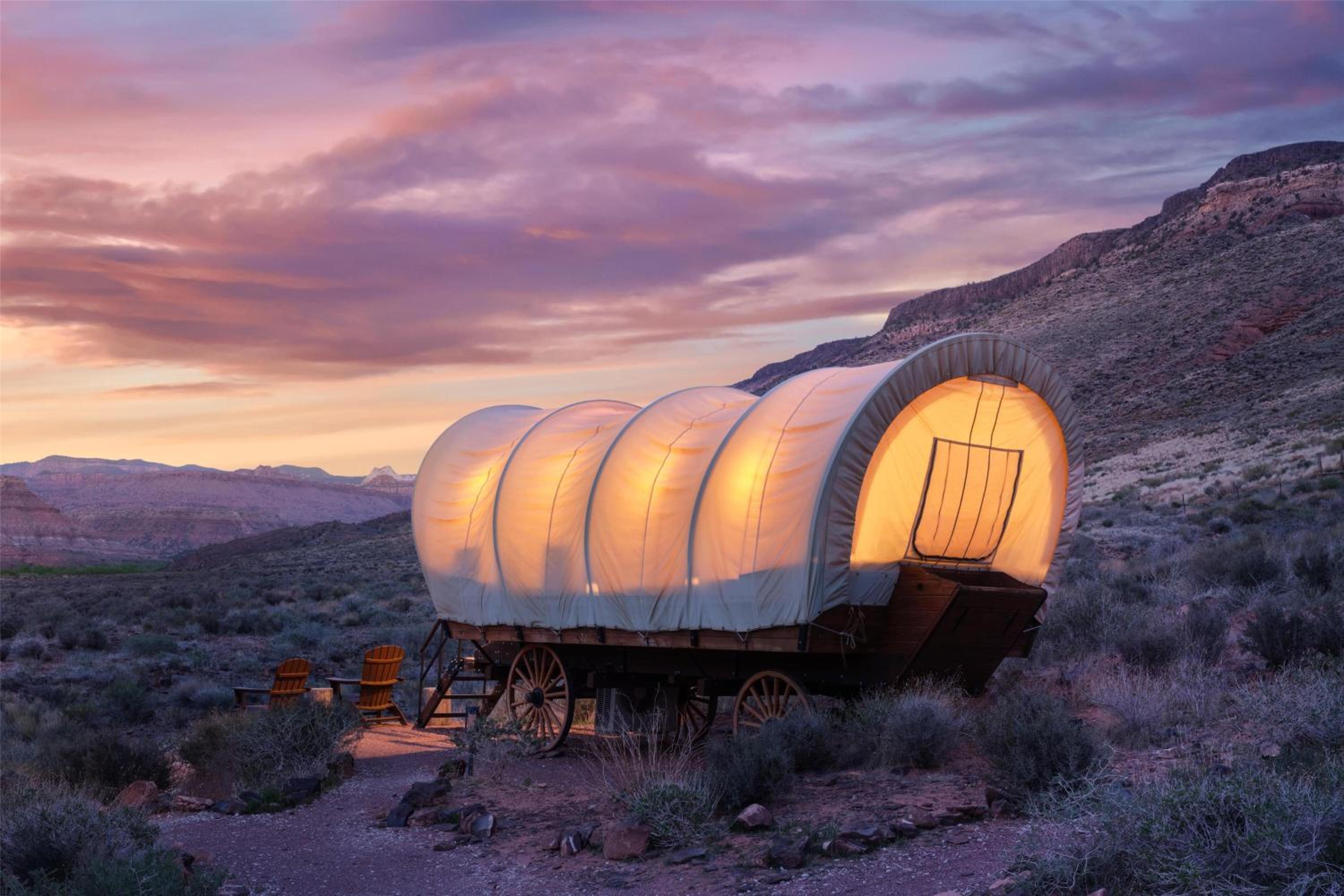 Showy Covered Wagon - Photo 1