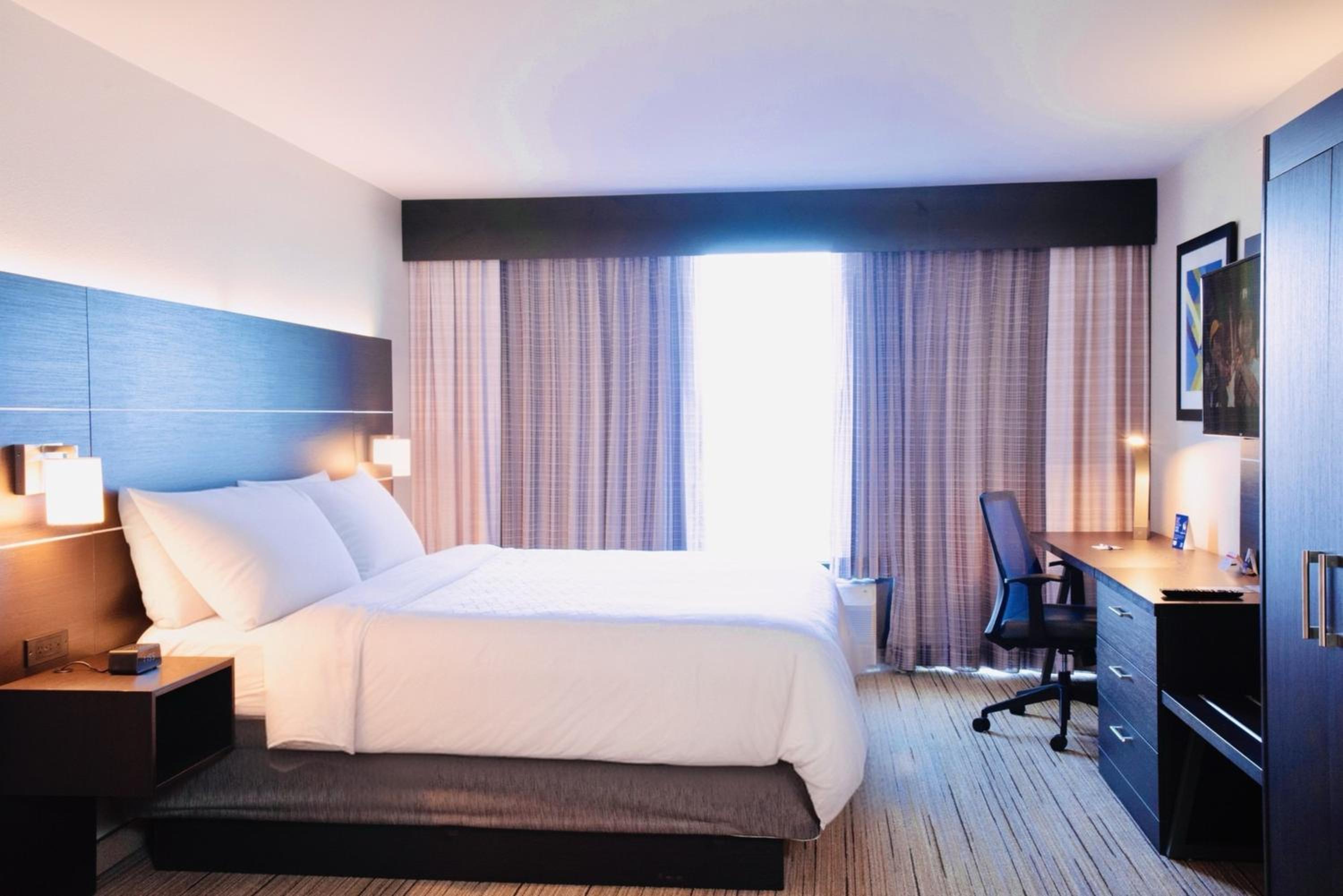 Standard King Room - Photo 3