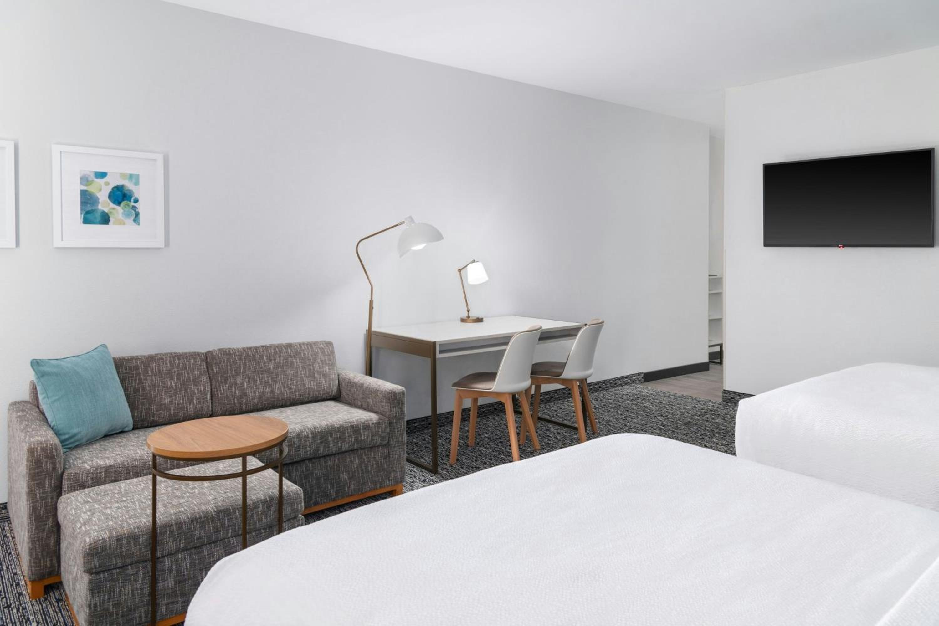 Larger Queen Studio Room with Sofa Bed - Photo 3