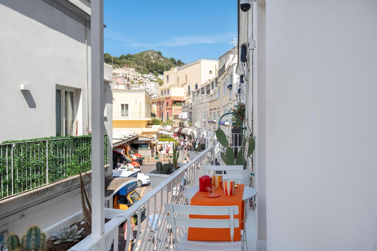 Deluxe Double Room with Balcony photo 1