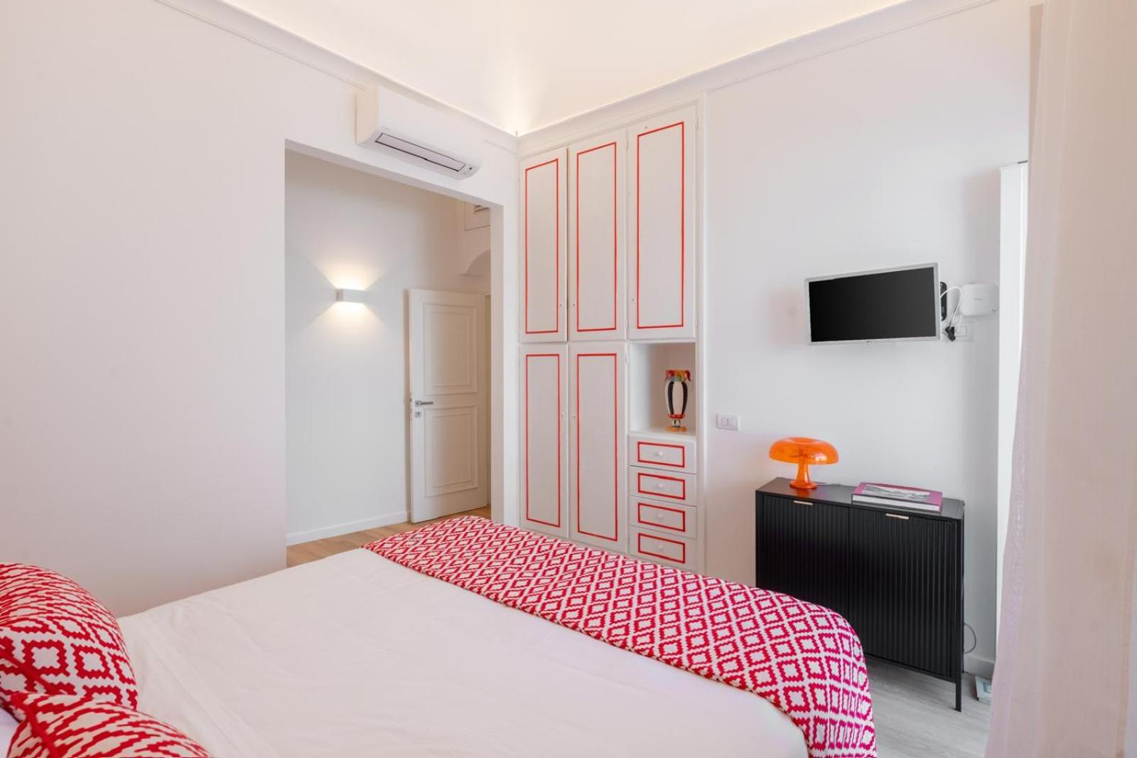 Deluxe Double Room with Balcony photo 3