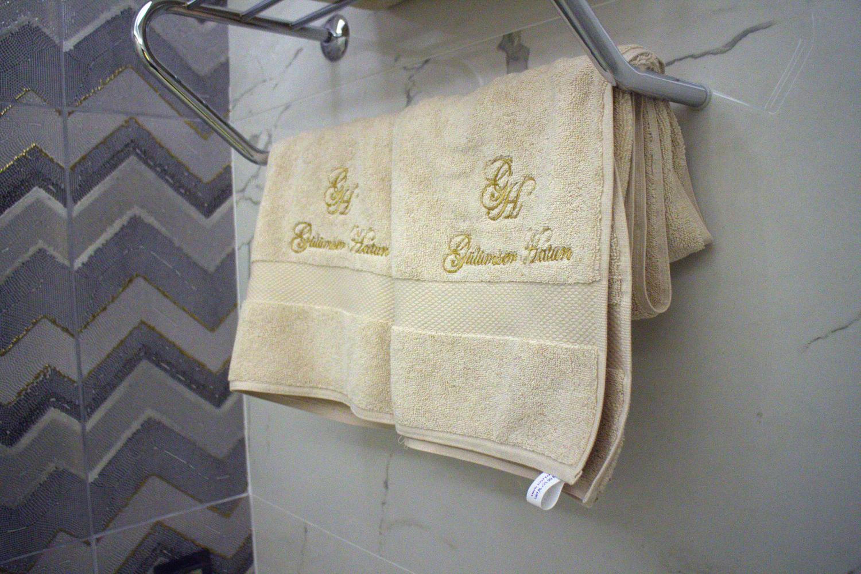 Deluxe Double Room with Shower - Photo 4