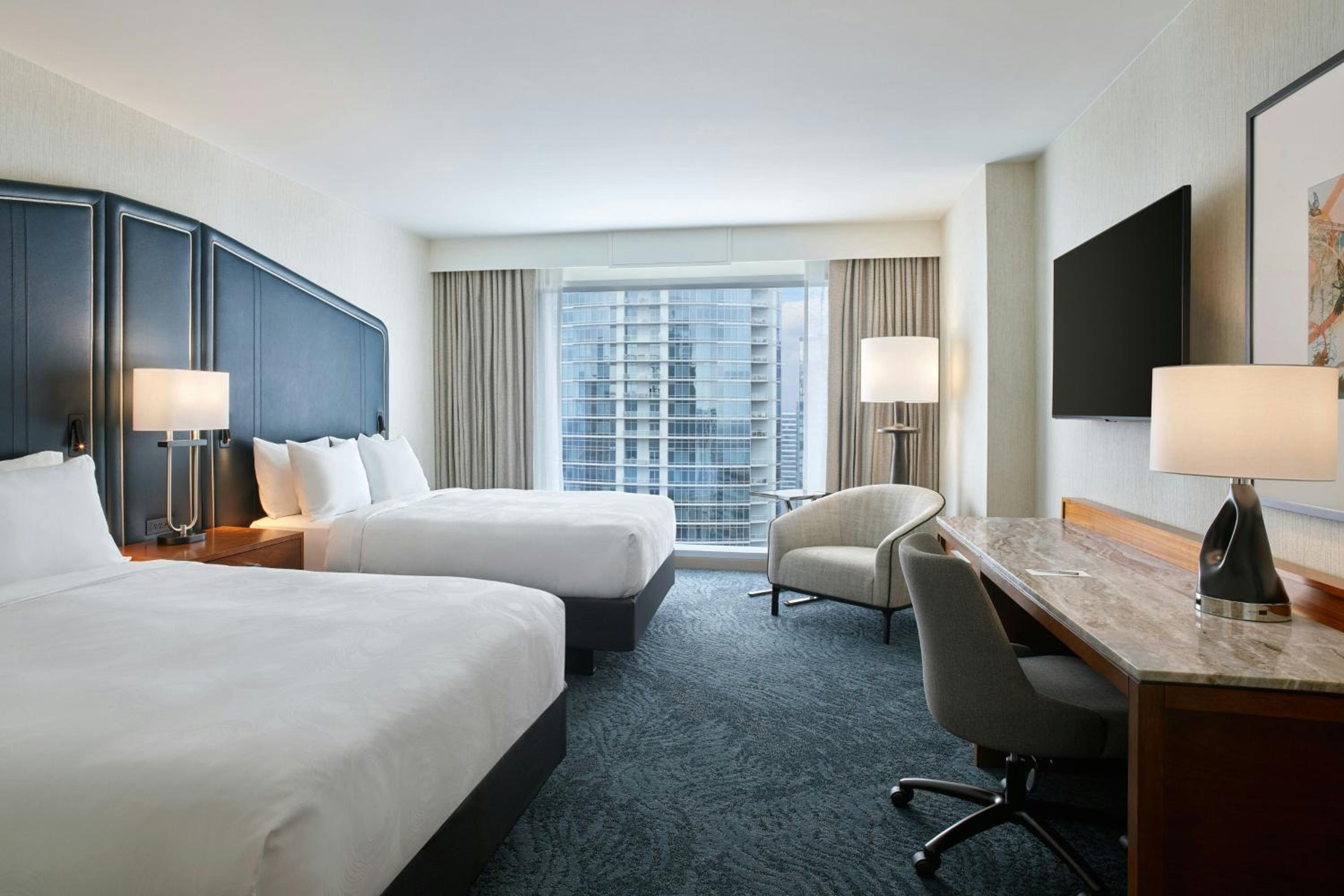King Room with Roll-In Shower and City View - High Floor/Mobility Accessible