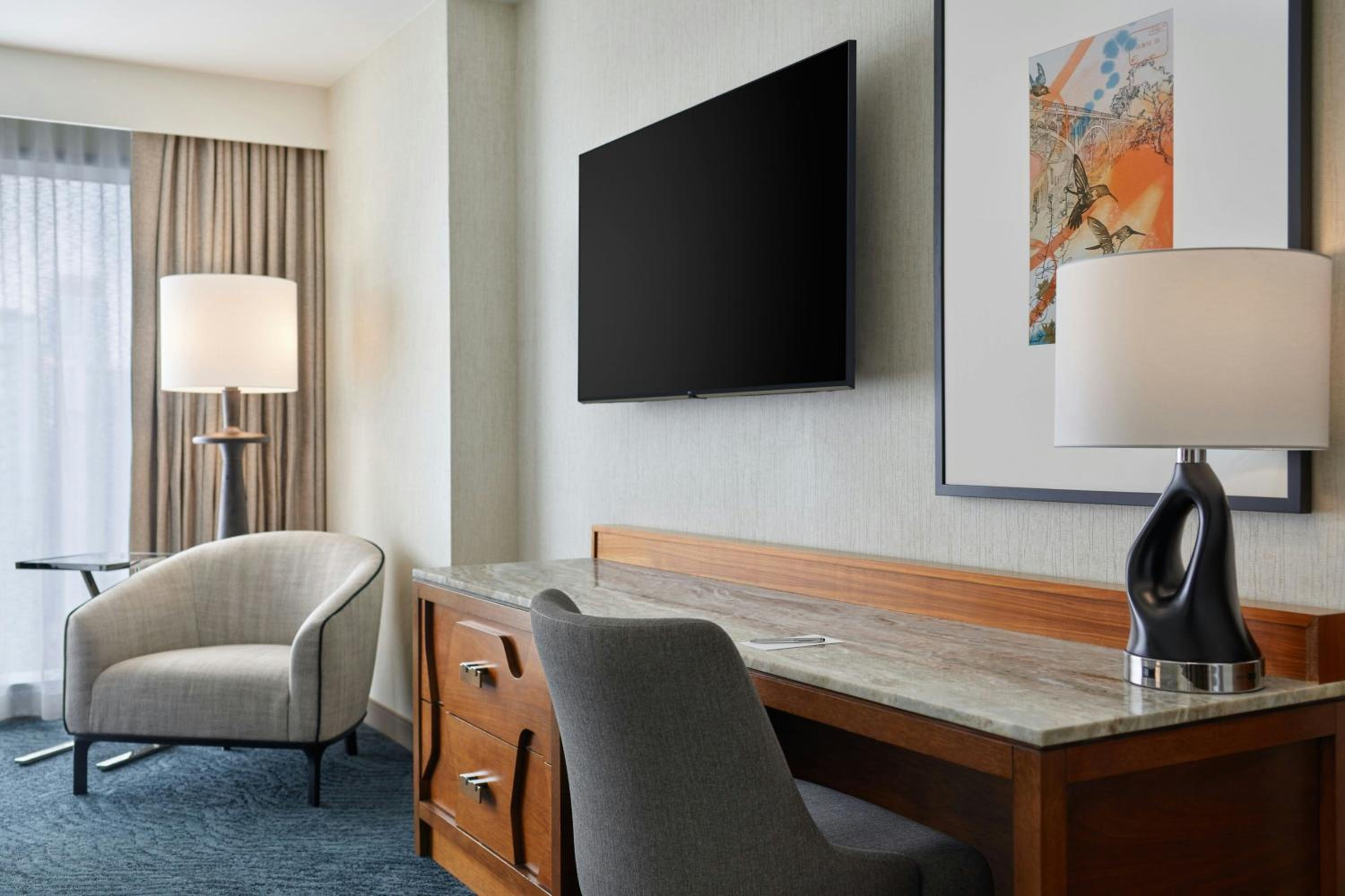 King Room with Roll-In Shower and City View - High Floor/Mobility Accessible