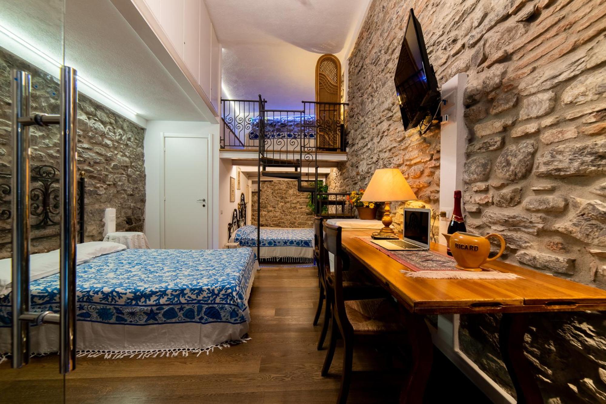 Studio Apartment