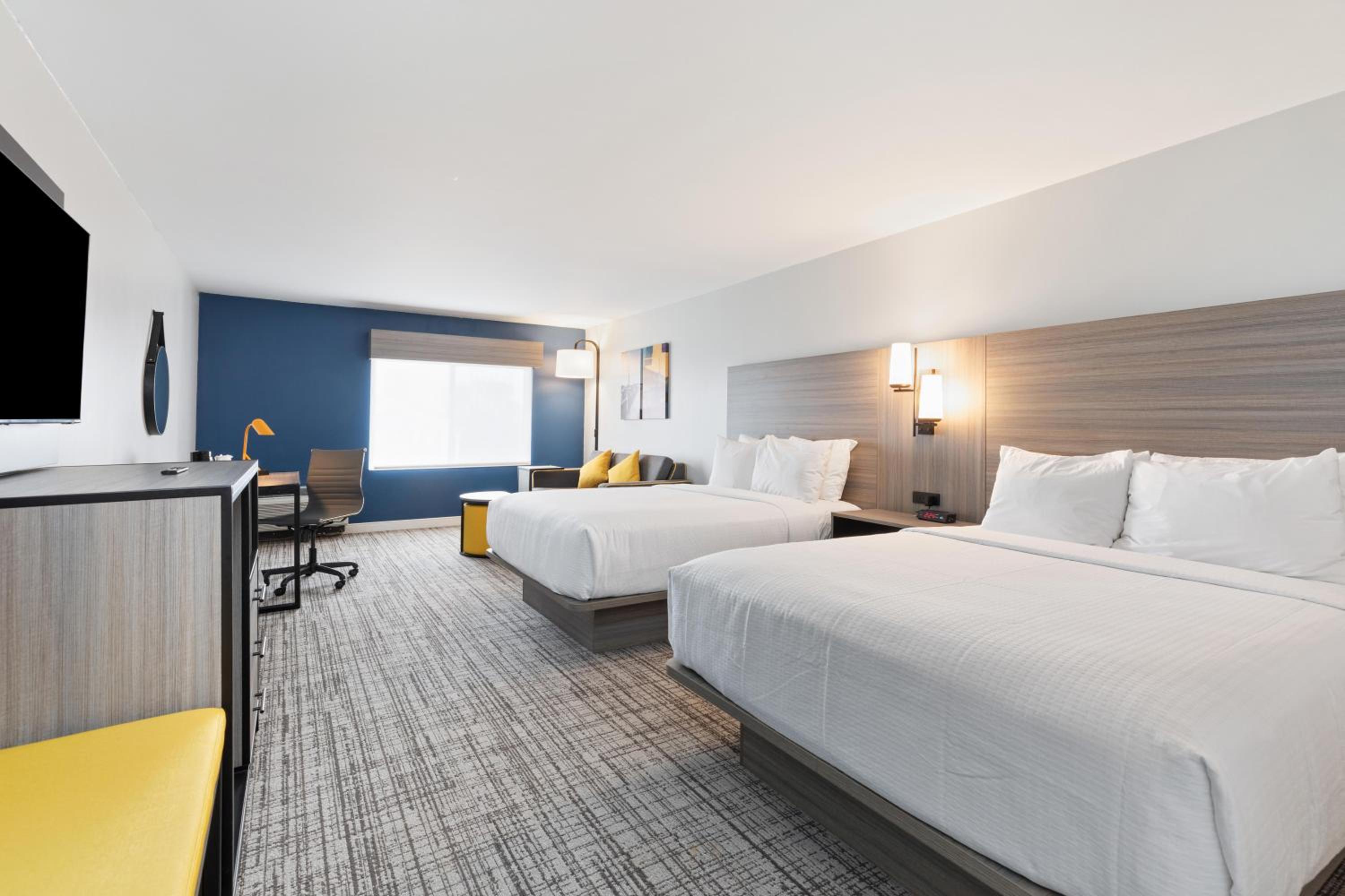 Queen Room with Two Queen Beds and Sofa Bed - Photo 8